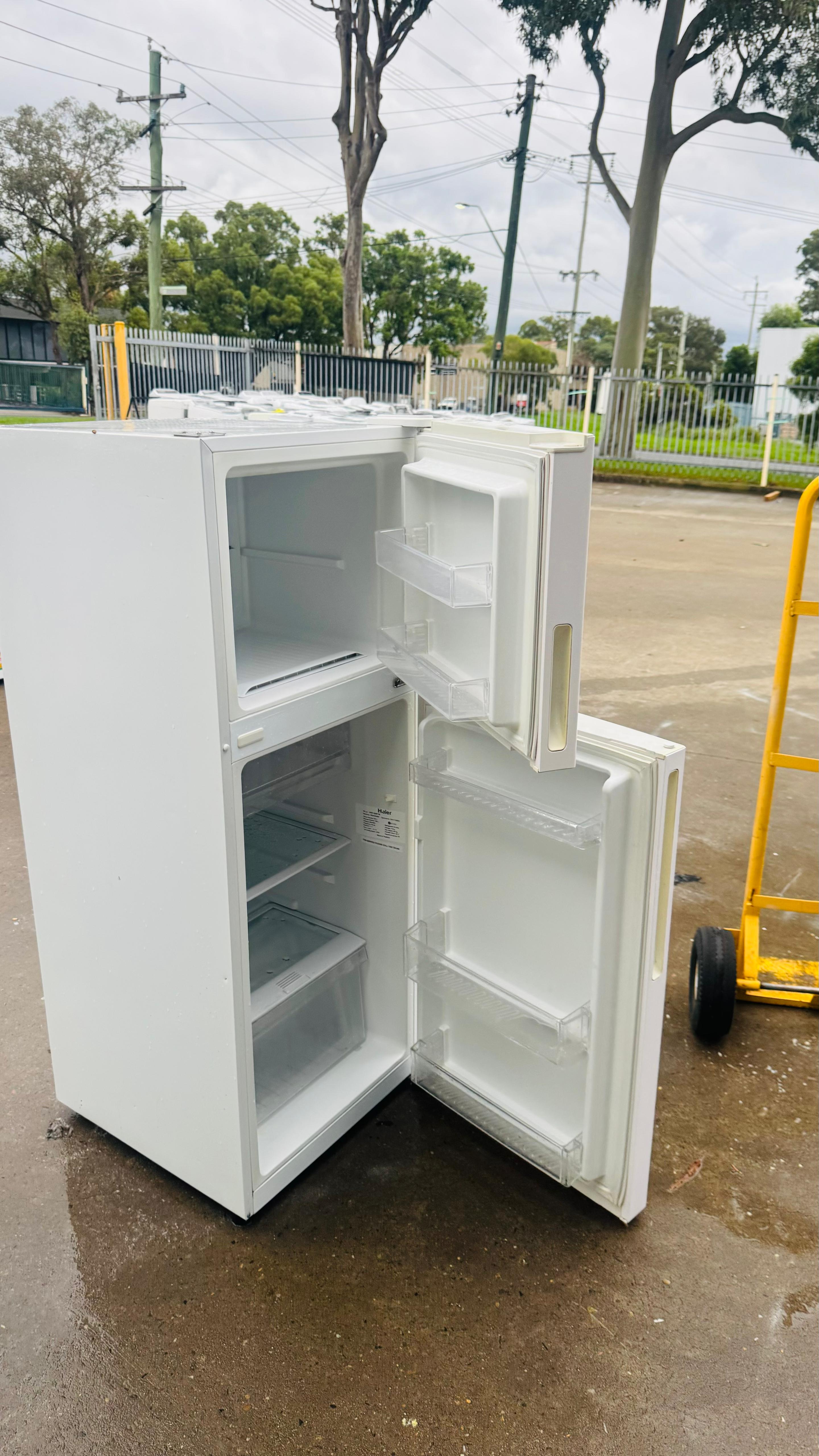 HAIER 222 LITRES FRIDGE FREEZER