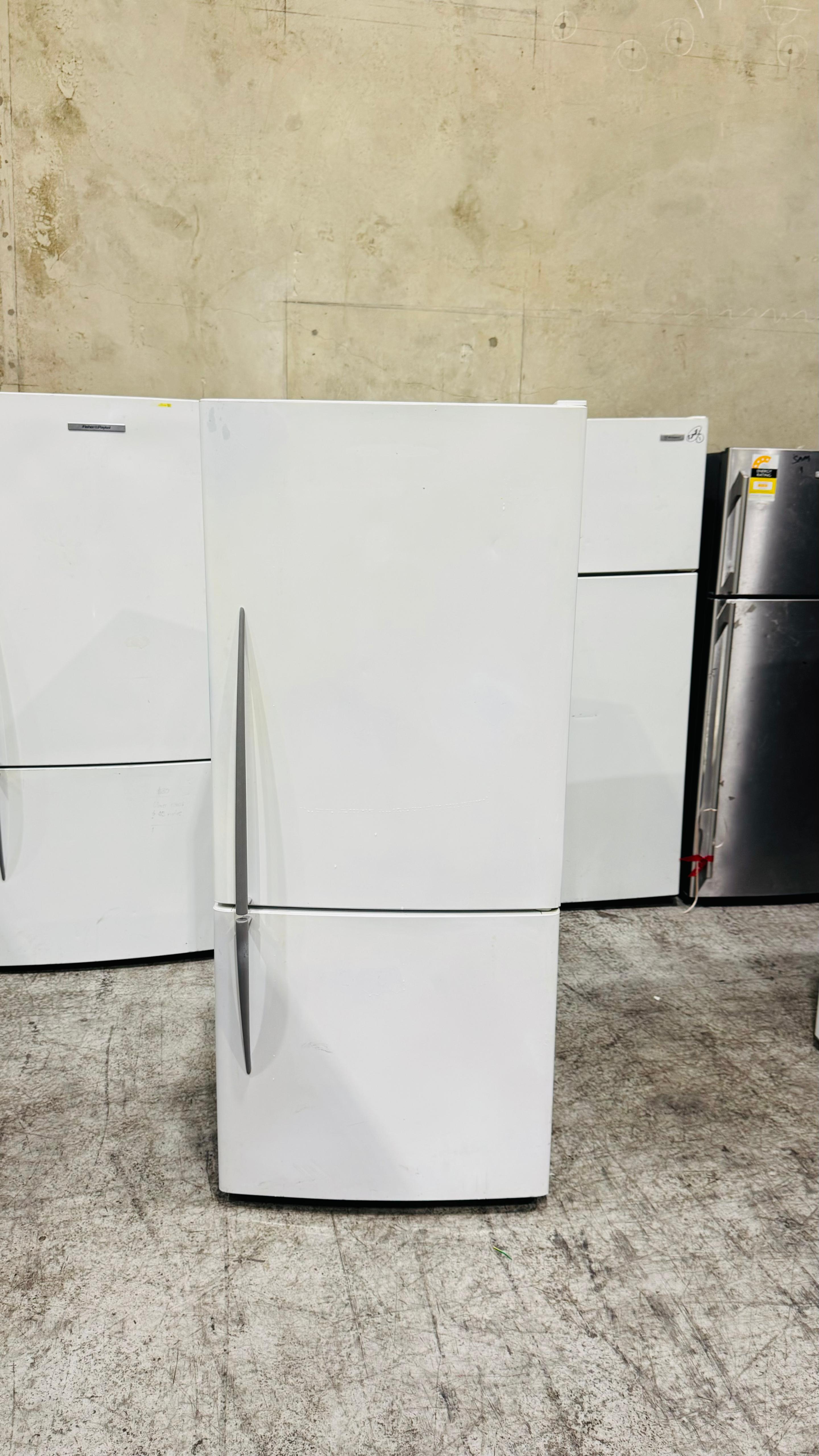 FISHER AND PAYKEL 404 LITRES FRIDGE FREEZER
