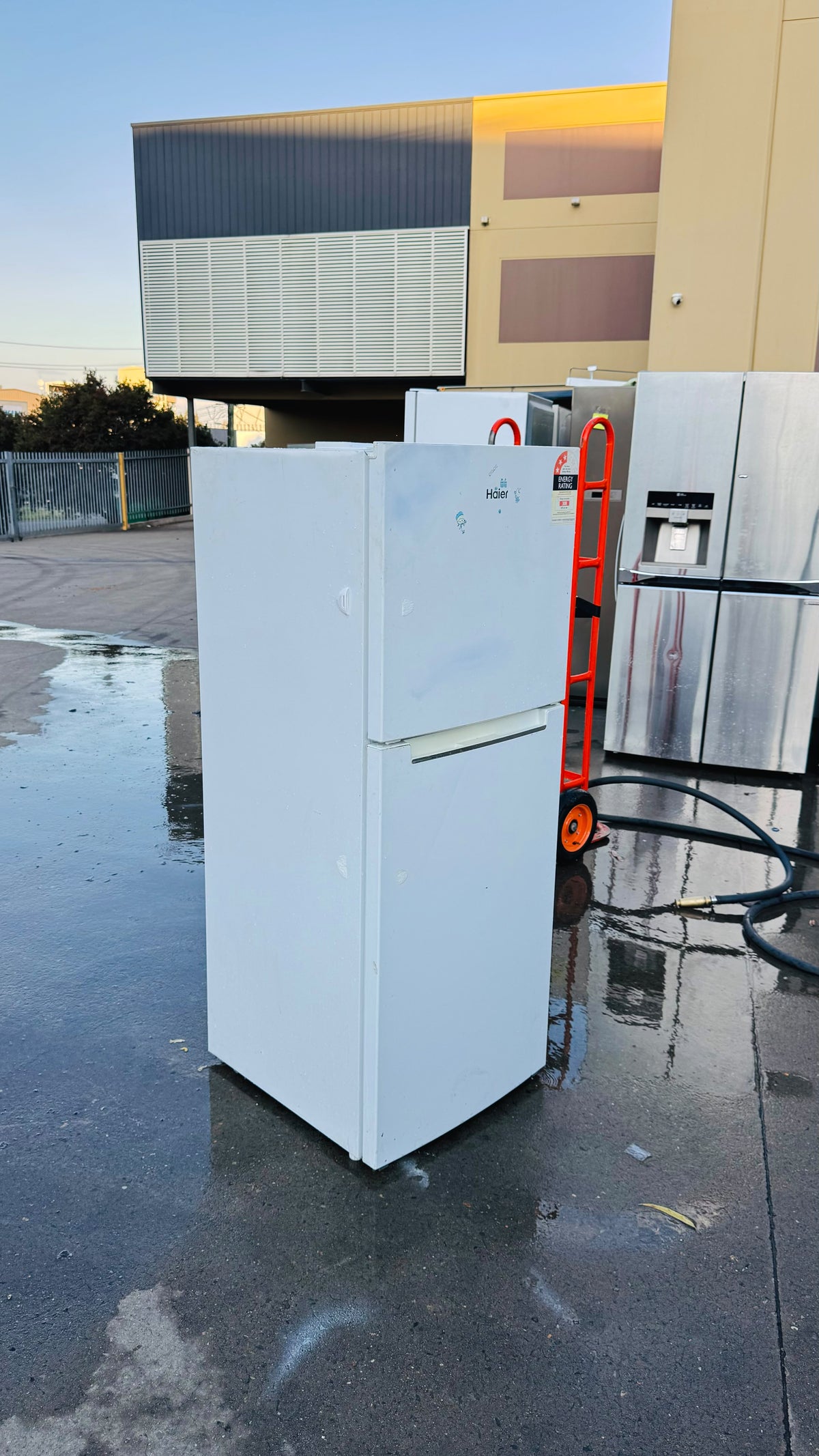 HAIER 220 LITRES FRIDGE FREEZER