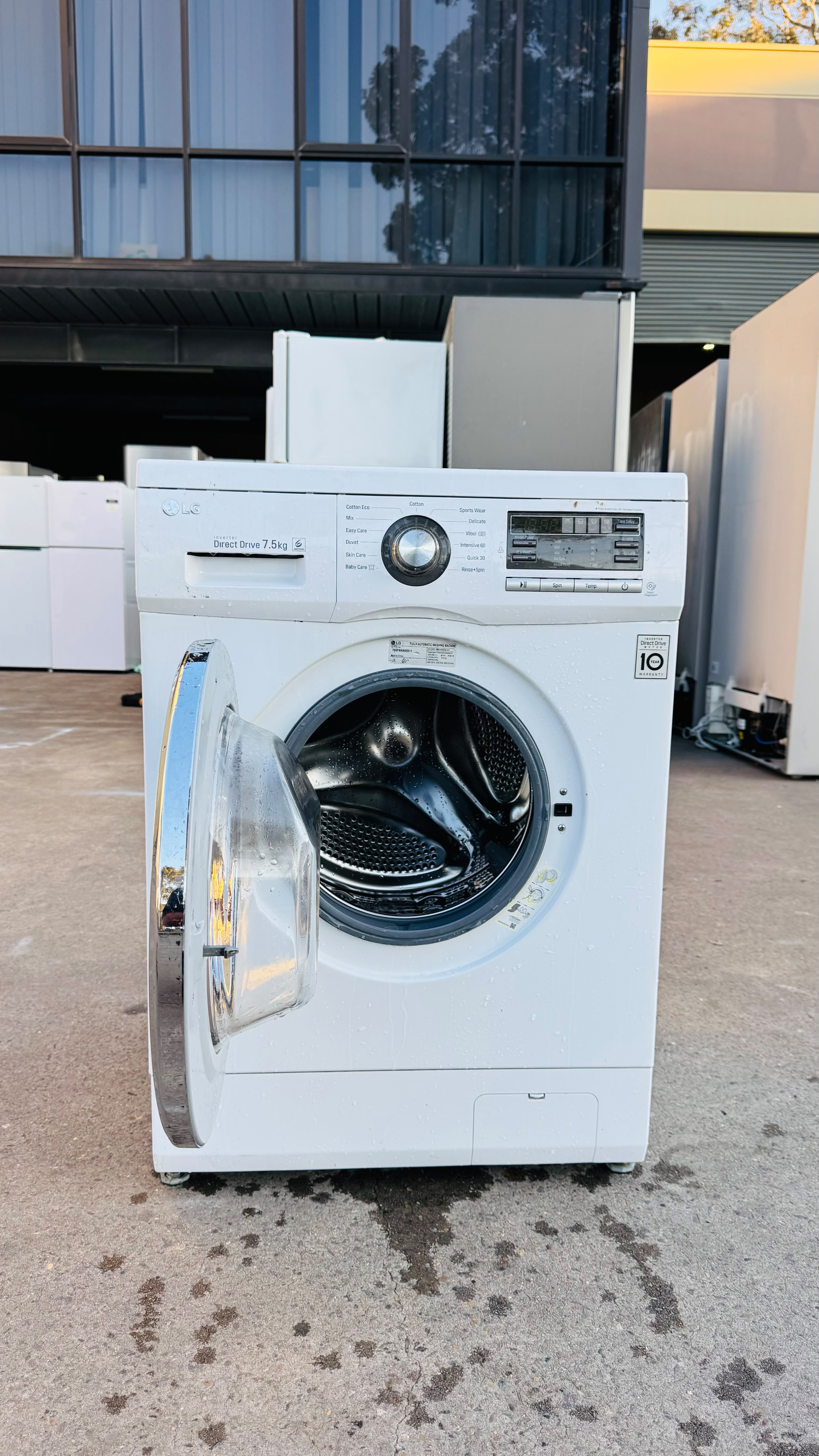LG 7.5KGS FRONT LOADER WASHING MACHINE