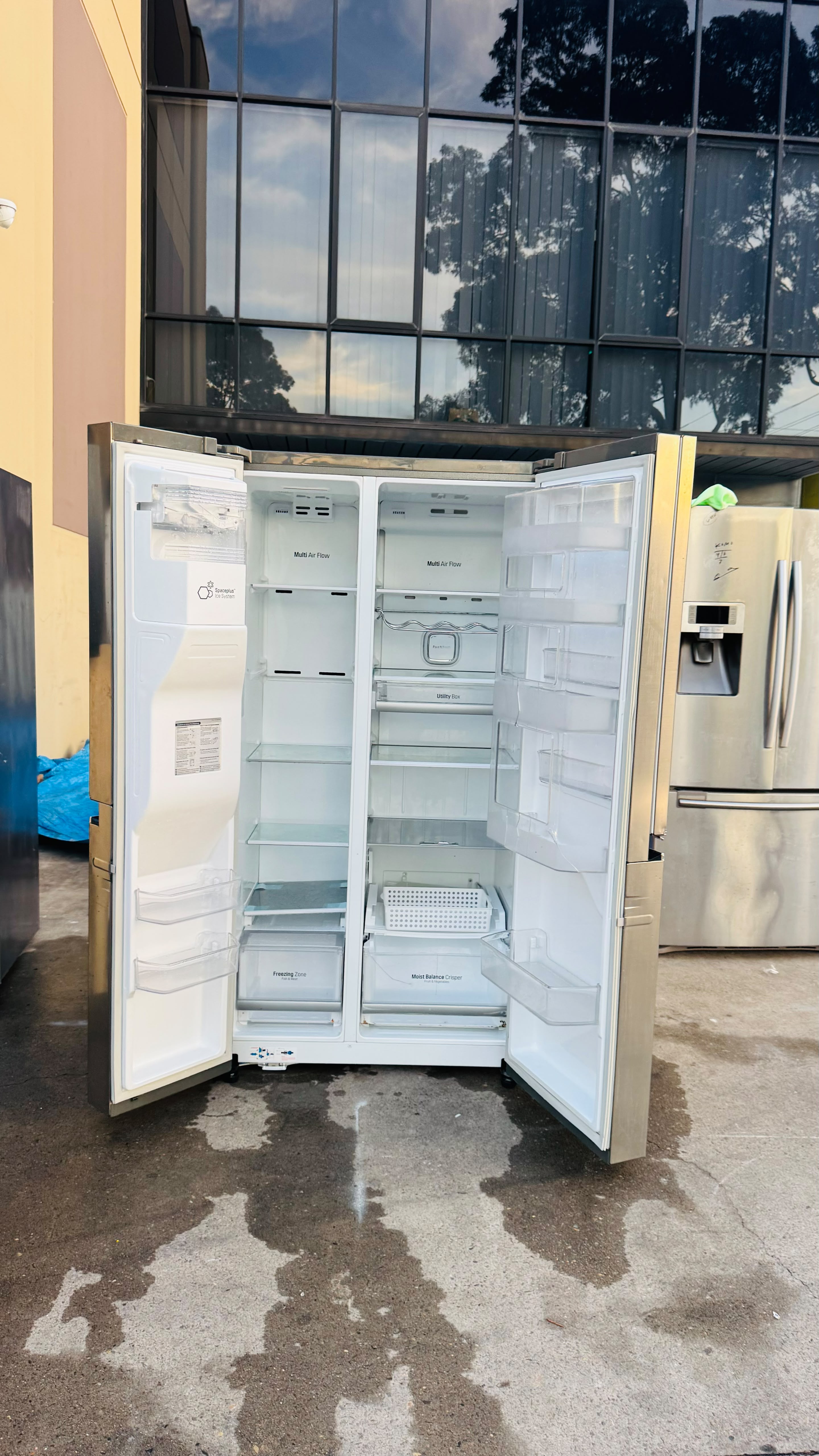 LG 665 SIDE BY SIDE LITRES FRIDGE FREEZER