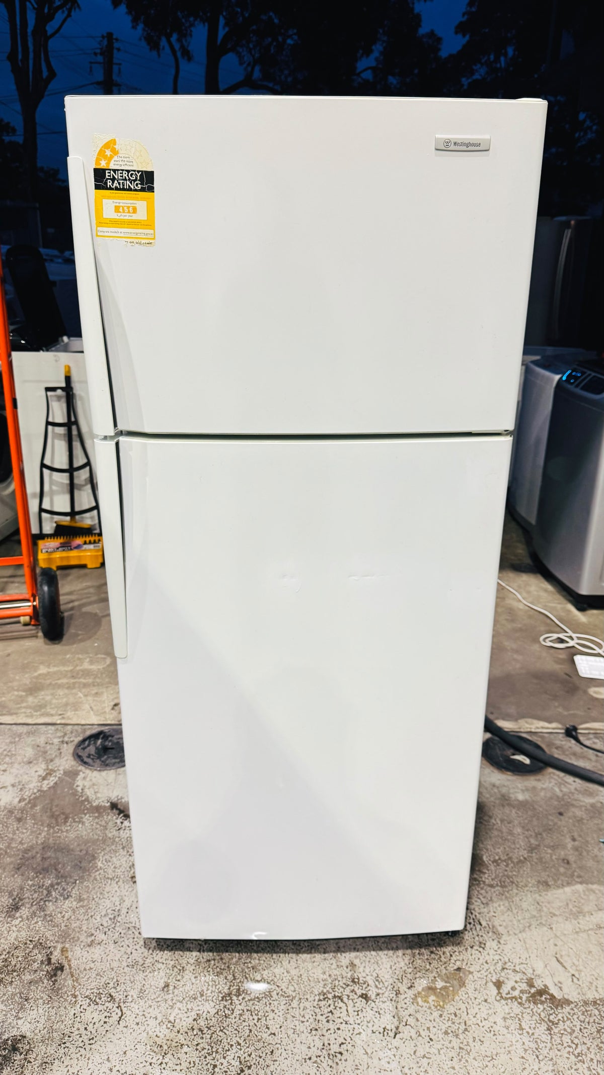 WESTINGHOUSE 420 LITRES FRIDGE FREEZER