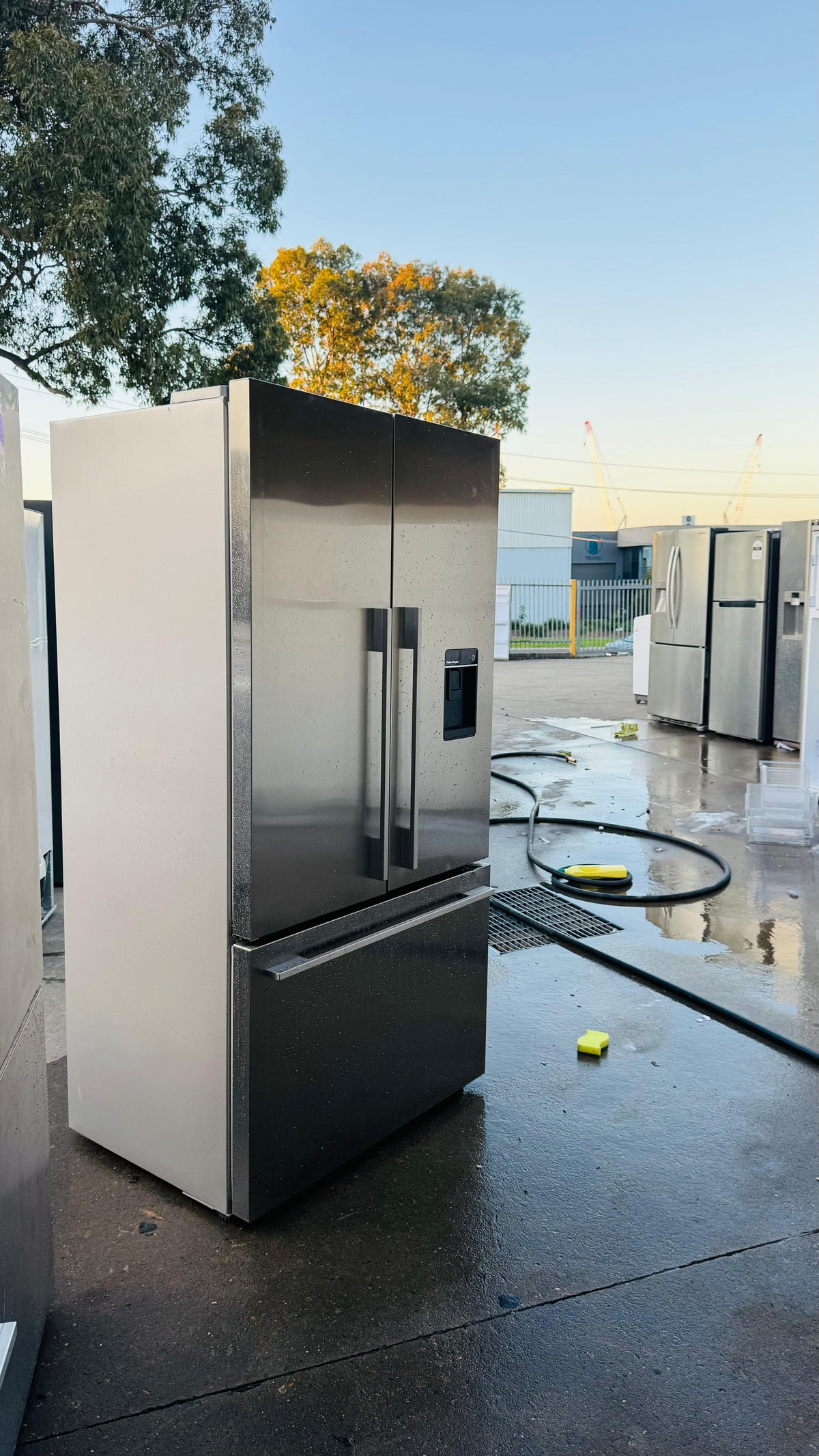FISHER AND PAYKEL 610 LITRES FRENCH DOOR FRIDGE FREEZER