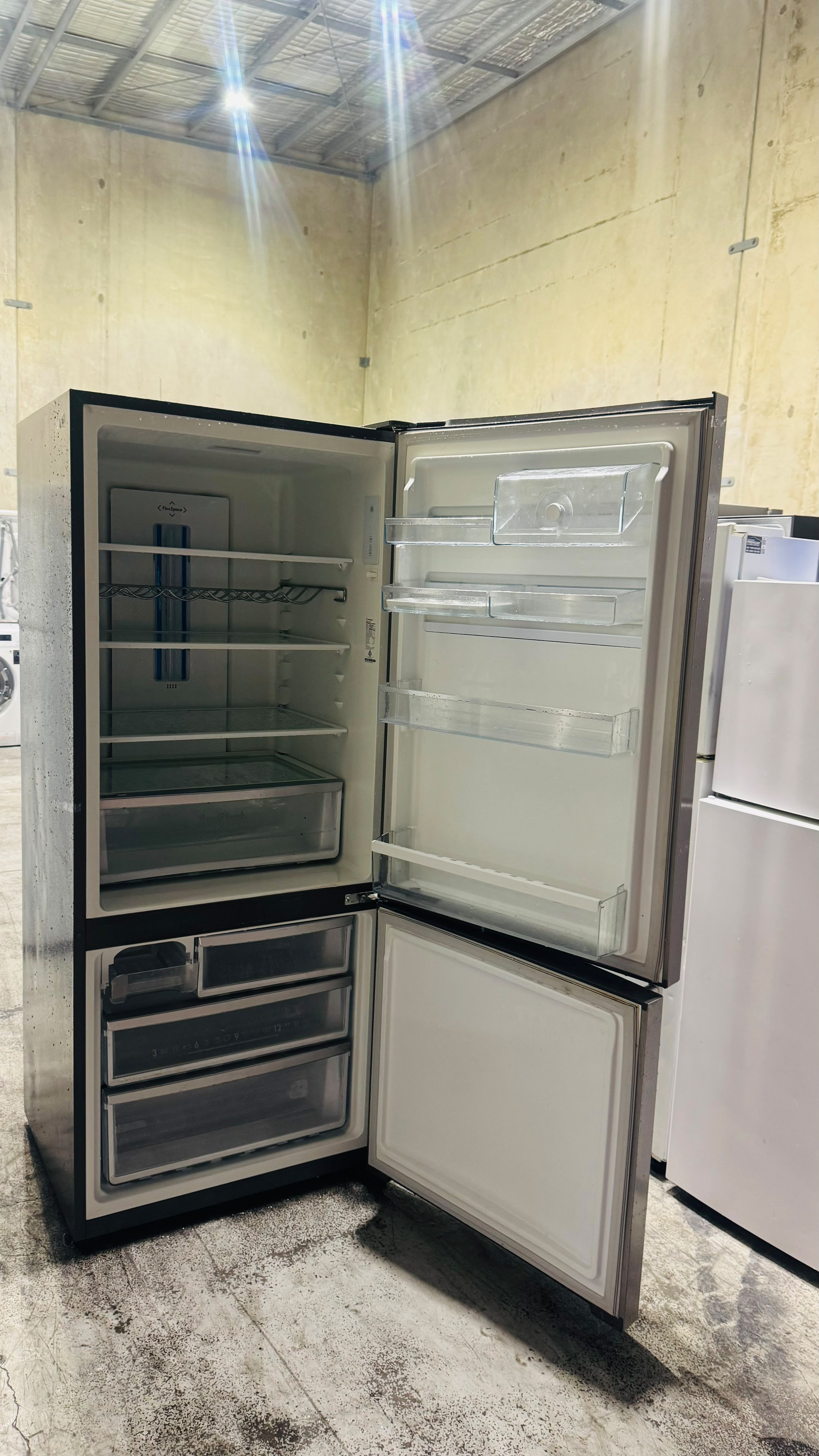 WESTING HOUSE 454 LITRES FRIDGE FREEZER