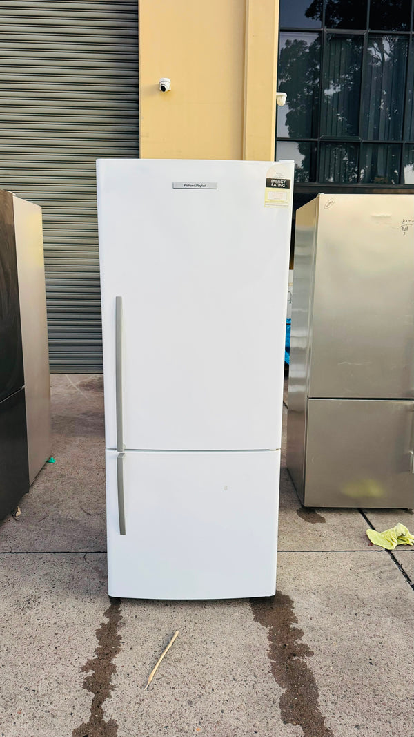 FISHER AND PAYKEL442 LITRES FRIDGE FREEZER