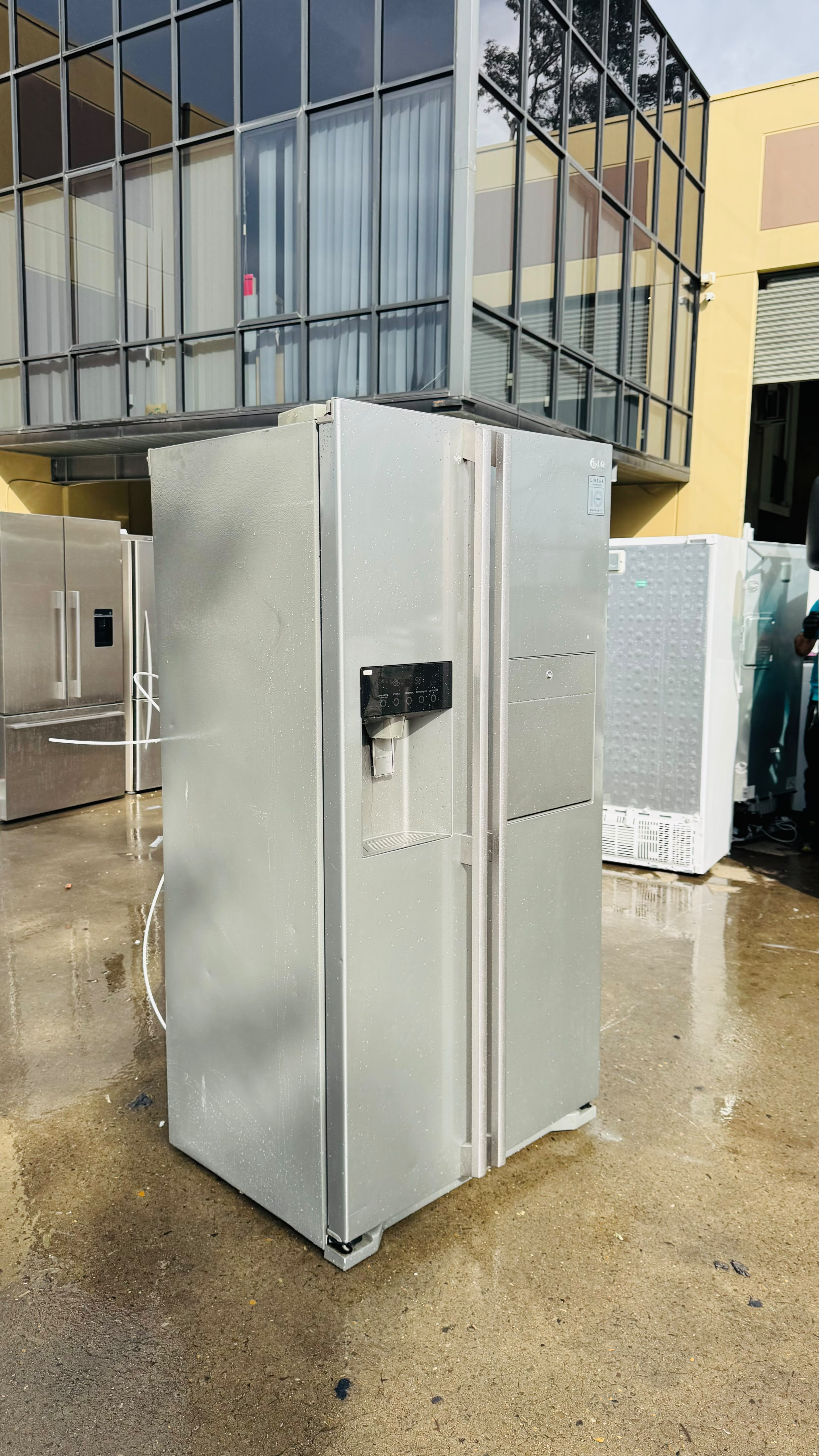 LG 567 LITRES SIDE BY SIDE FRIDGE FREEZER