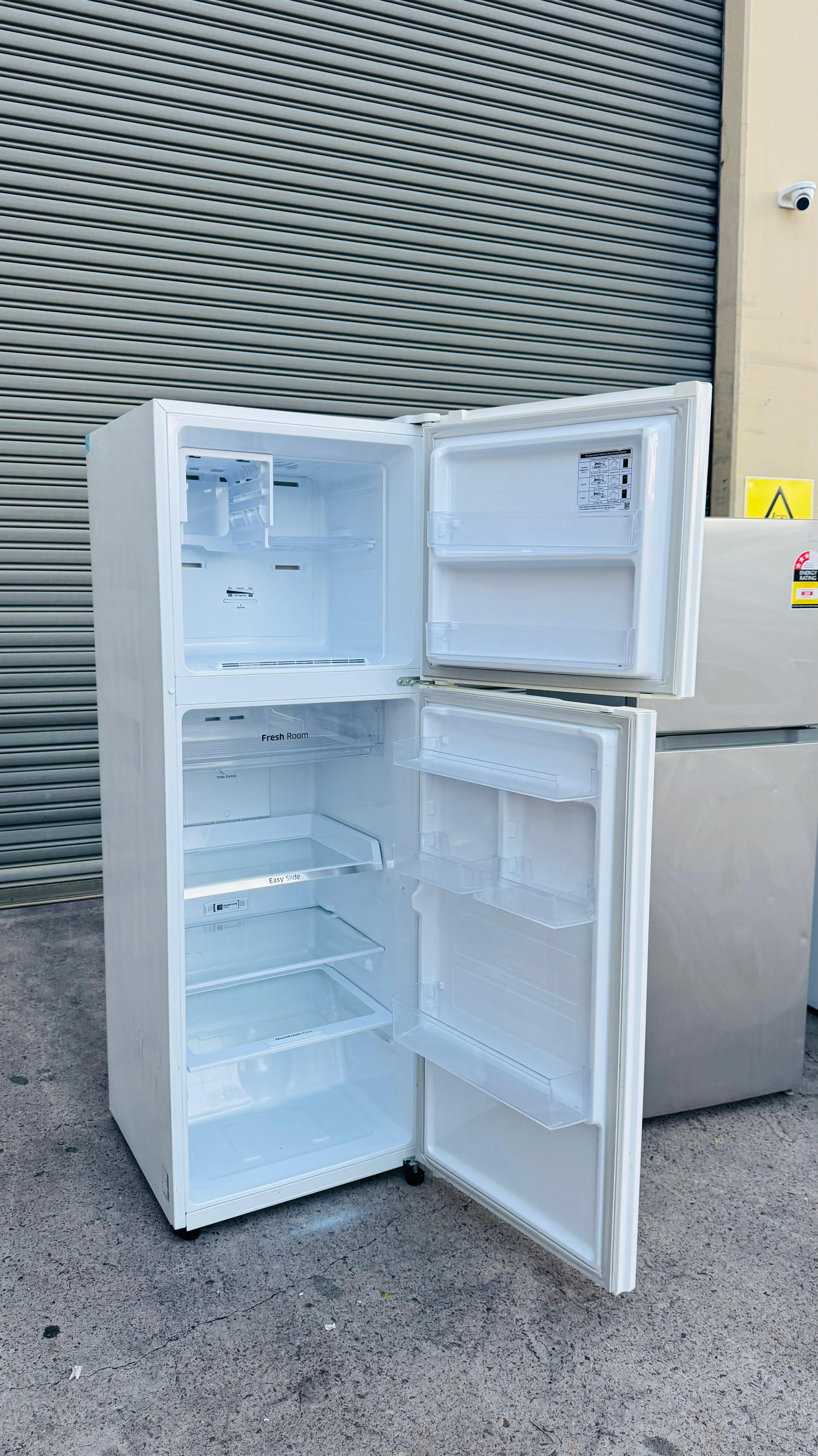 SAMSUNG 341 LITRES FRIDGE FREEZER