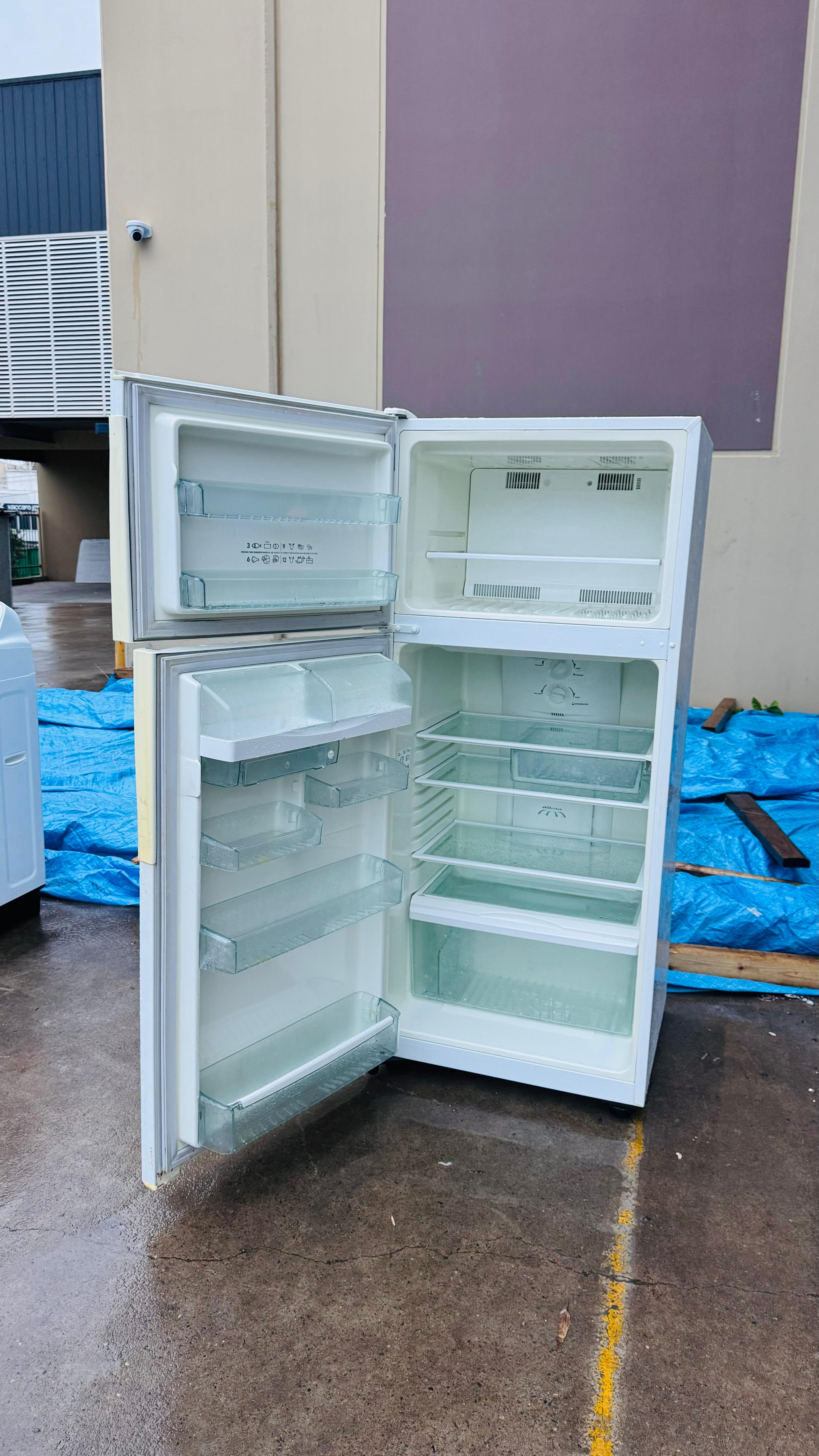 WESTINGHOUSE 420 LITRES FRIDGE FREEZER