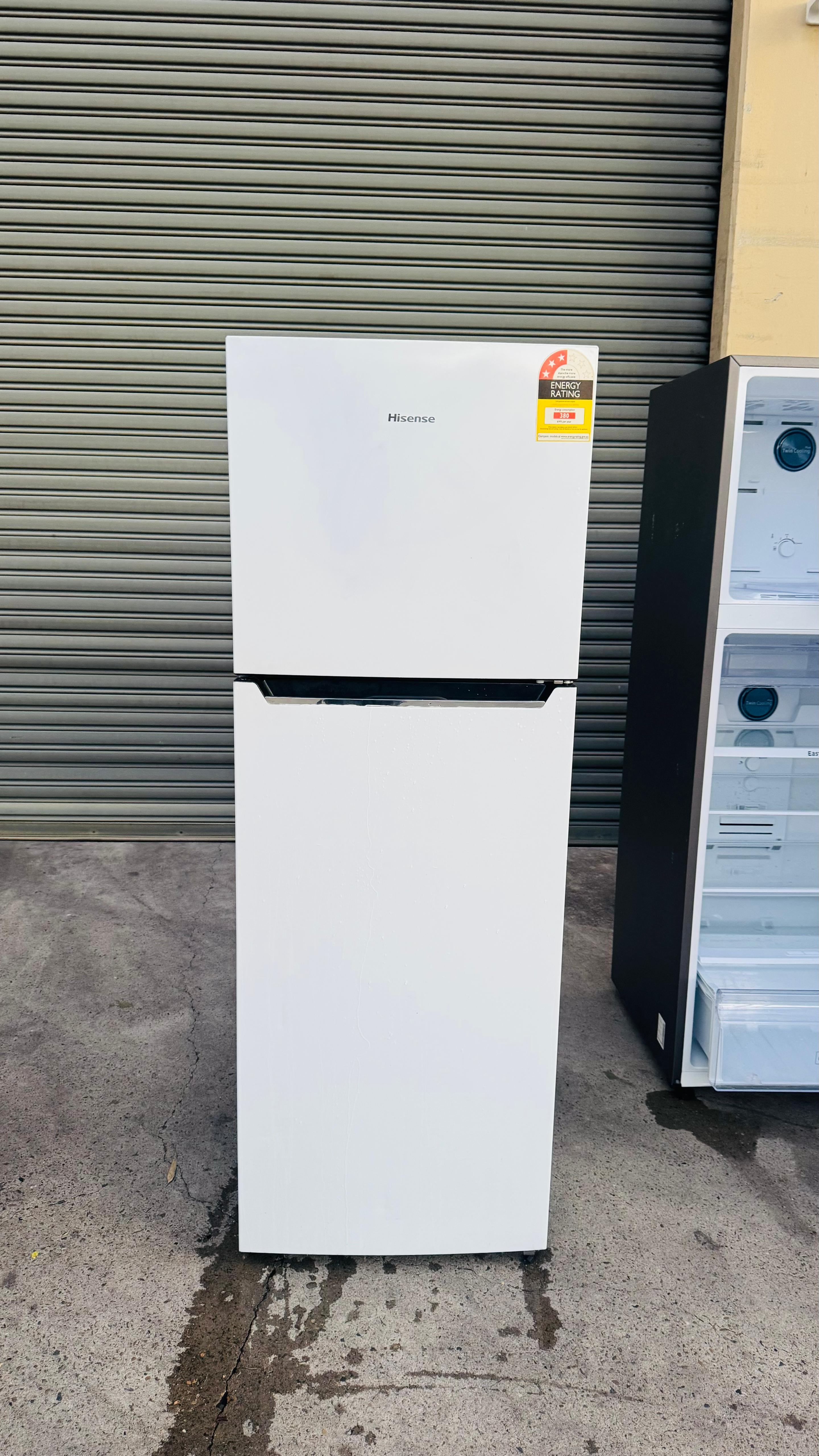 HISENSE 350 LITRES FRIDGE FREEZER