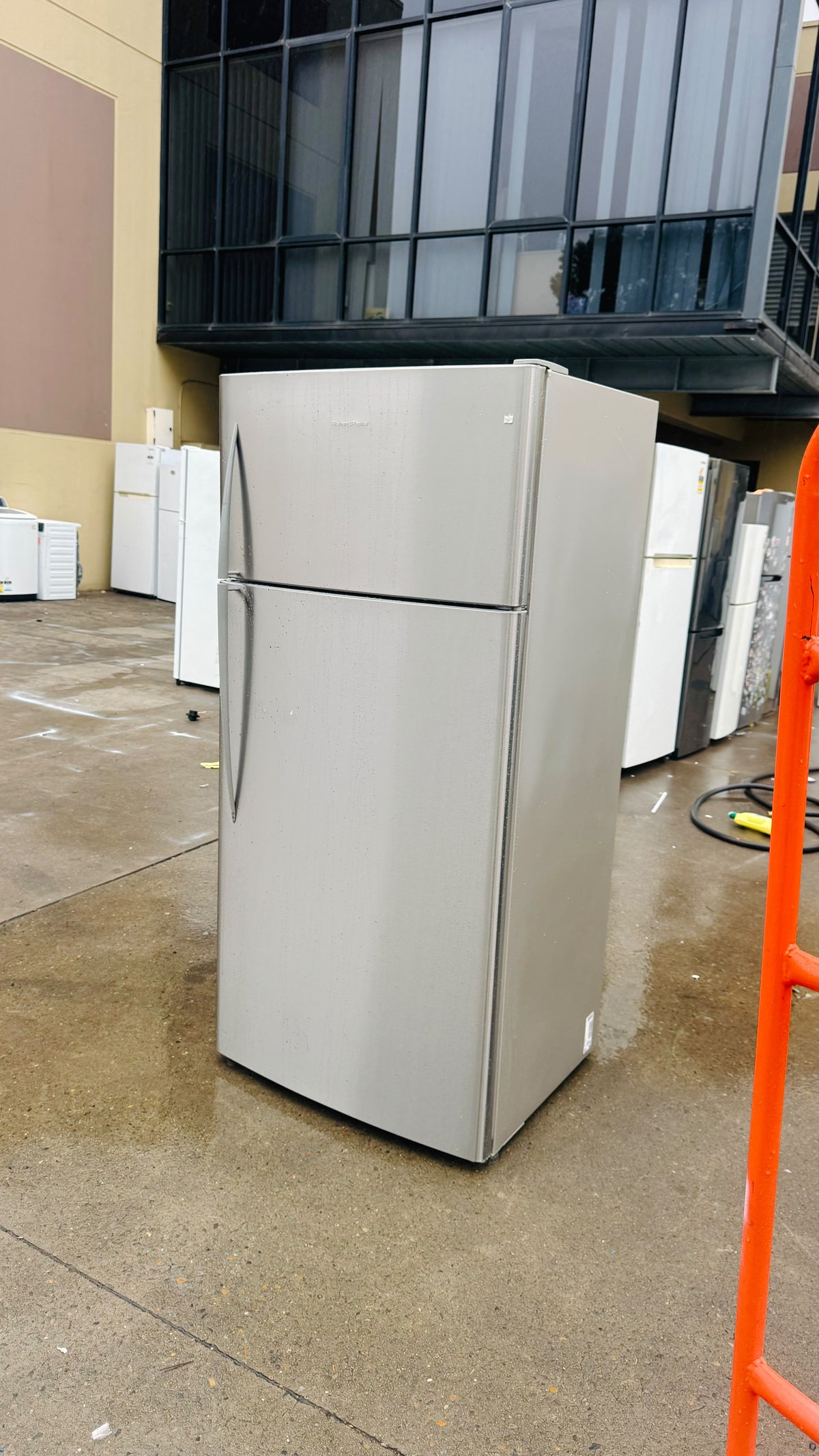 FISHER AND PAYKEL 517 LITRES FRIDGE FREEZER
