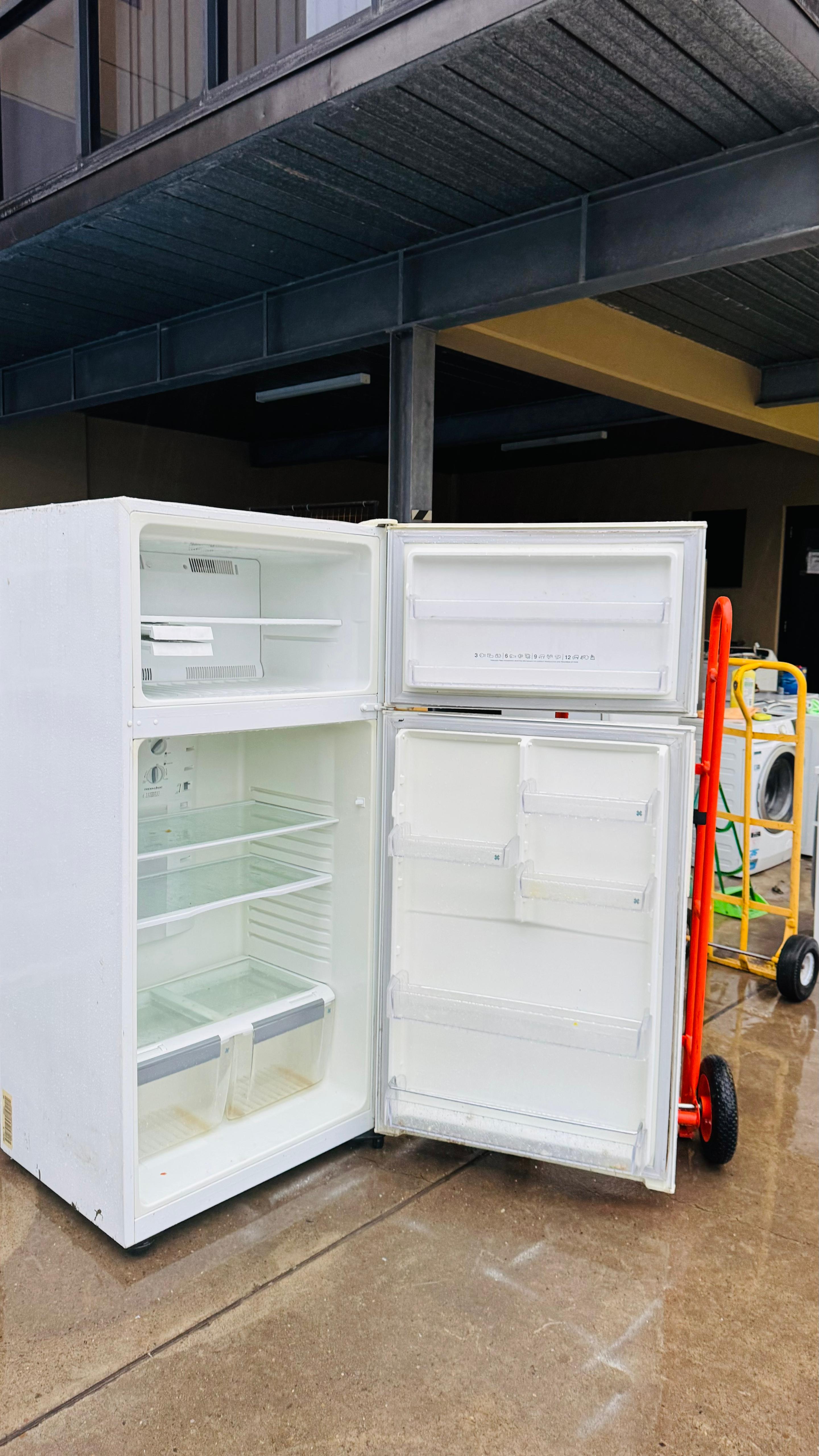 ELECTROLUX 517 LITRES FRIDGE FREEZER