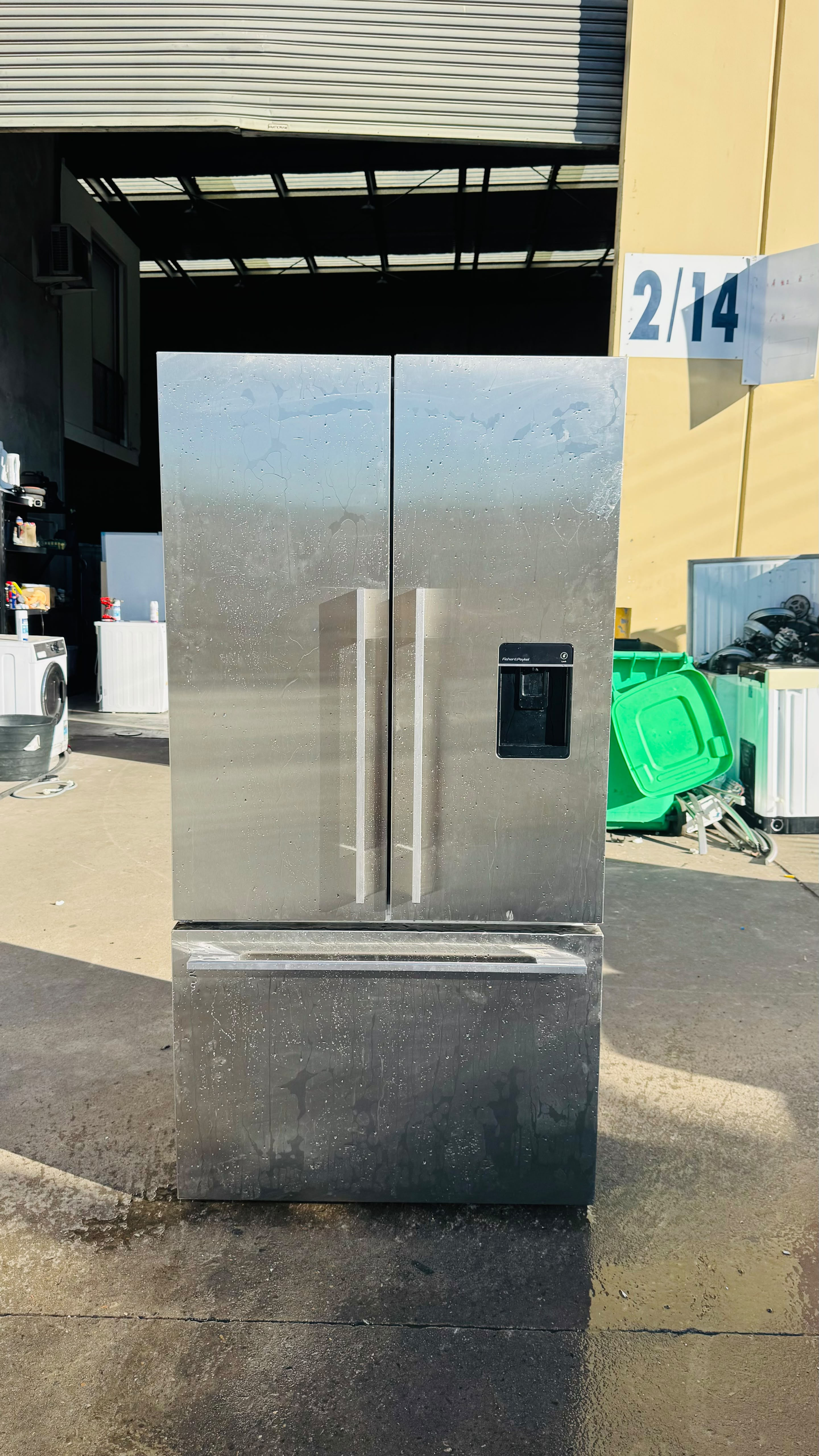 FISHER AND PAYKEL 610 LITRES FRENCH DOOR FRIDGE FREEZER