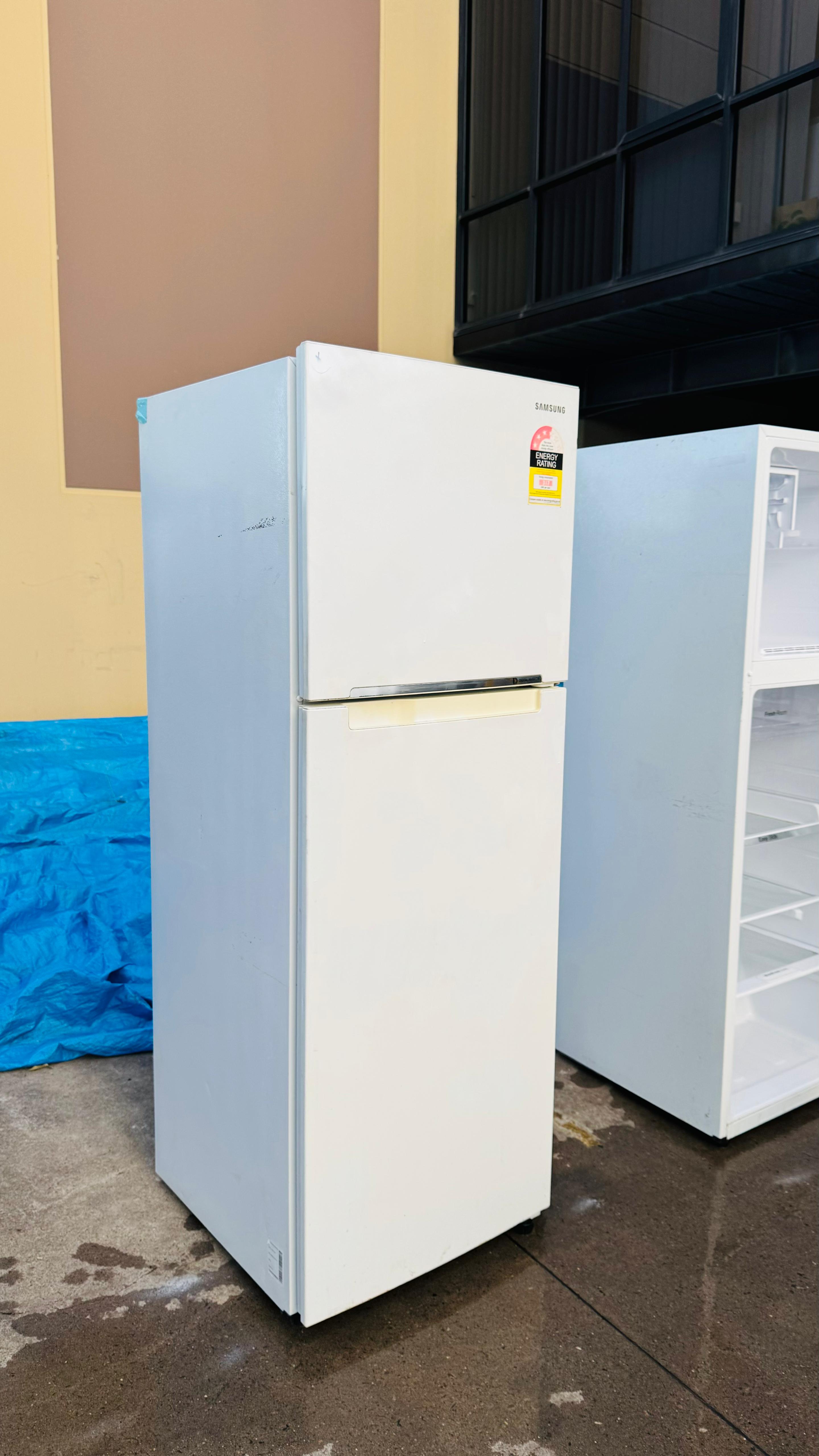 SAMSUNG 341 LITRES FRIDGE FREEZER