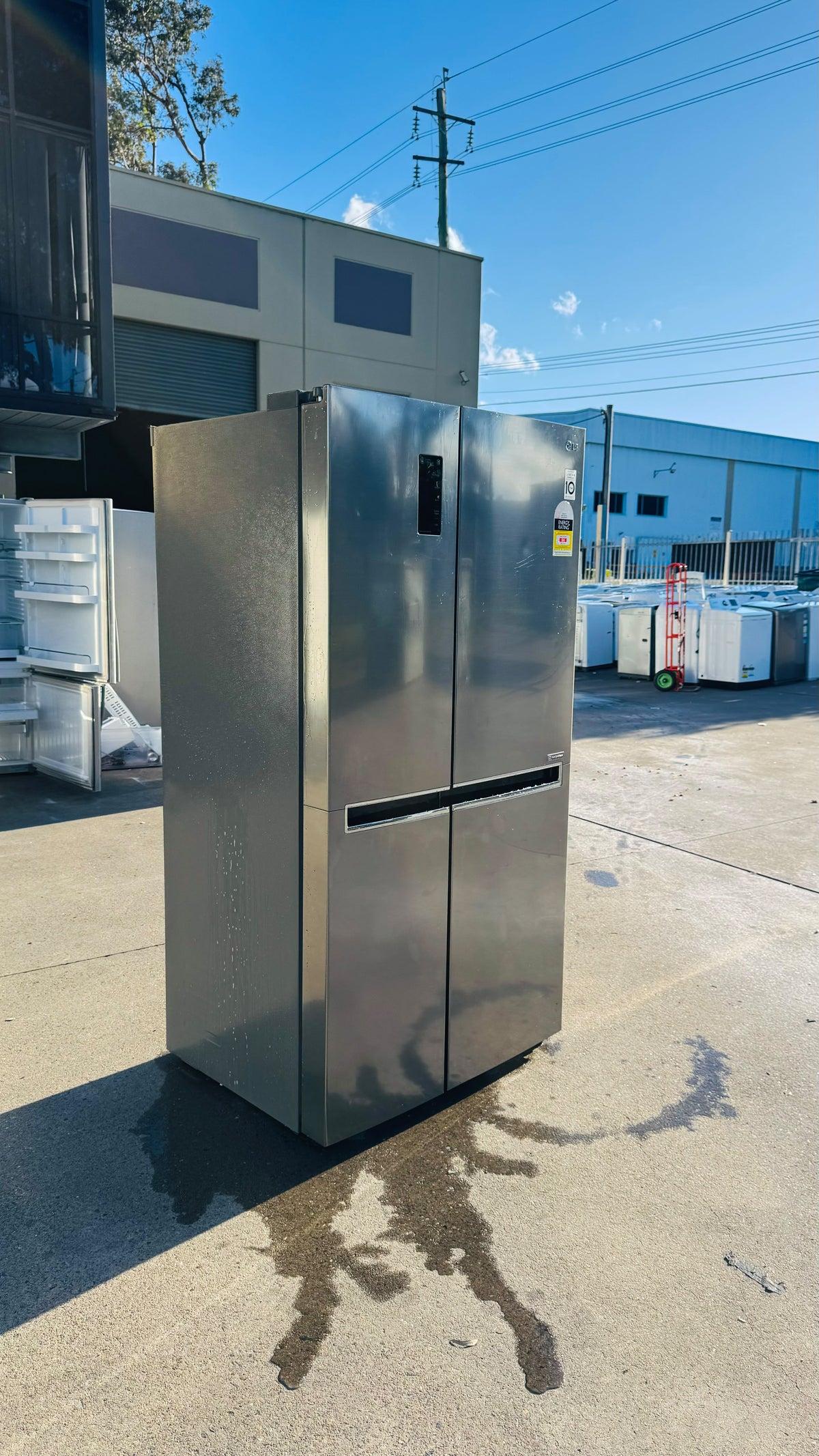 LG SIDE BY SIDE 680 LITRES FRIDGE FREEZER