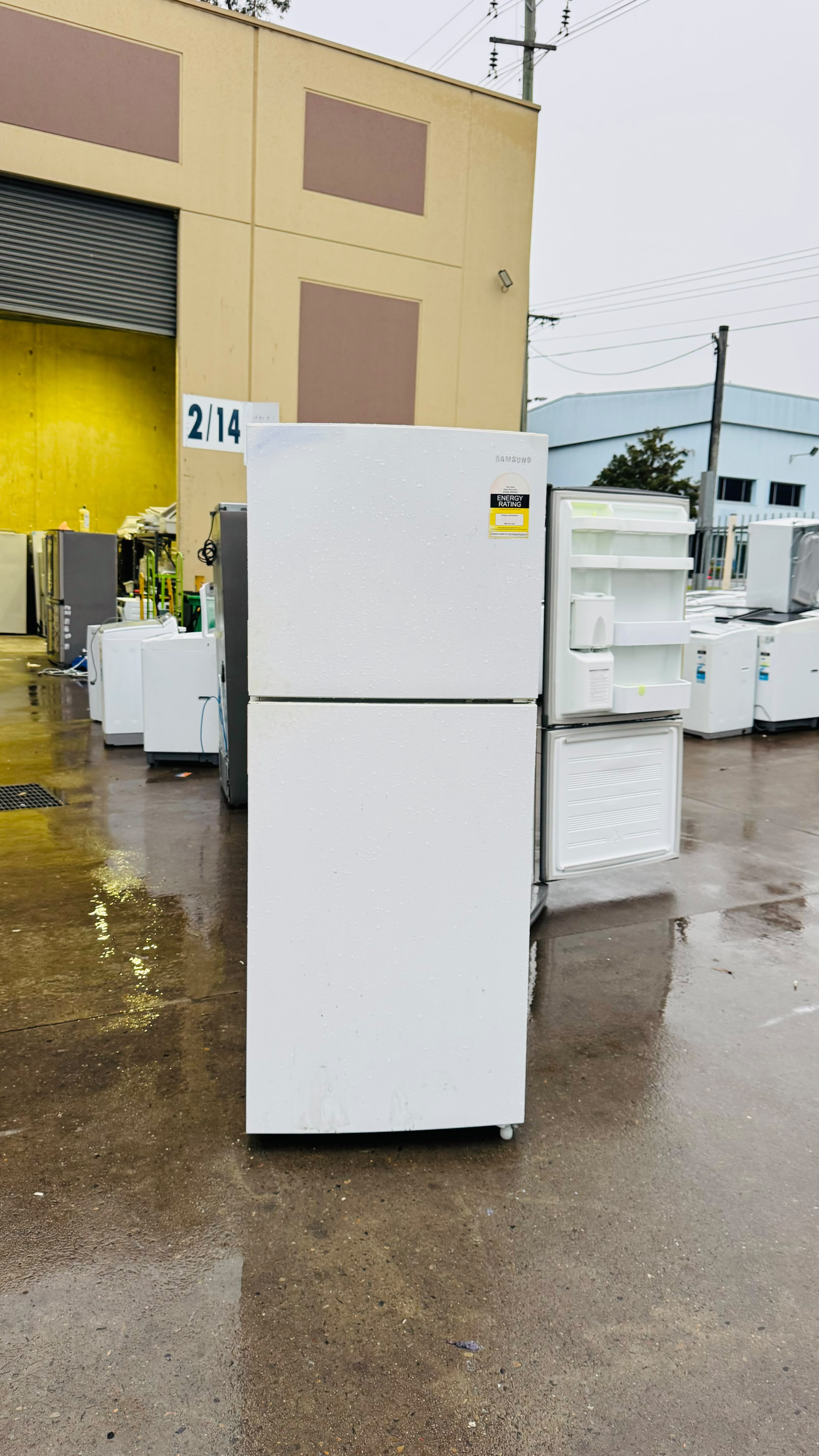 SAMSUNG 365 LITRES FRIDGE FREEZER
