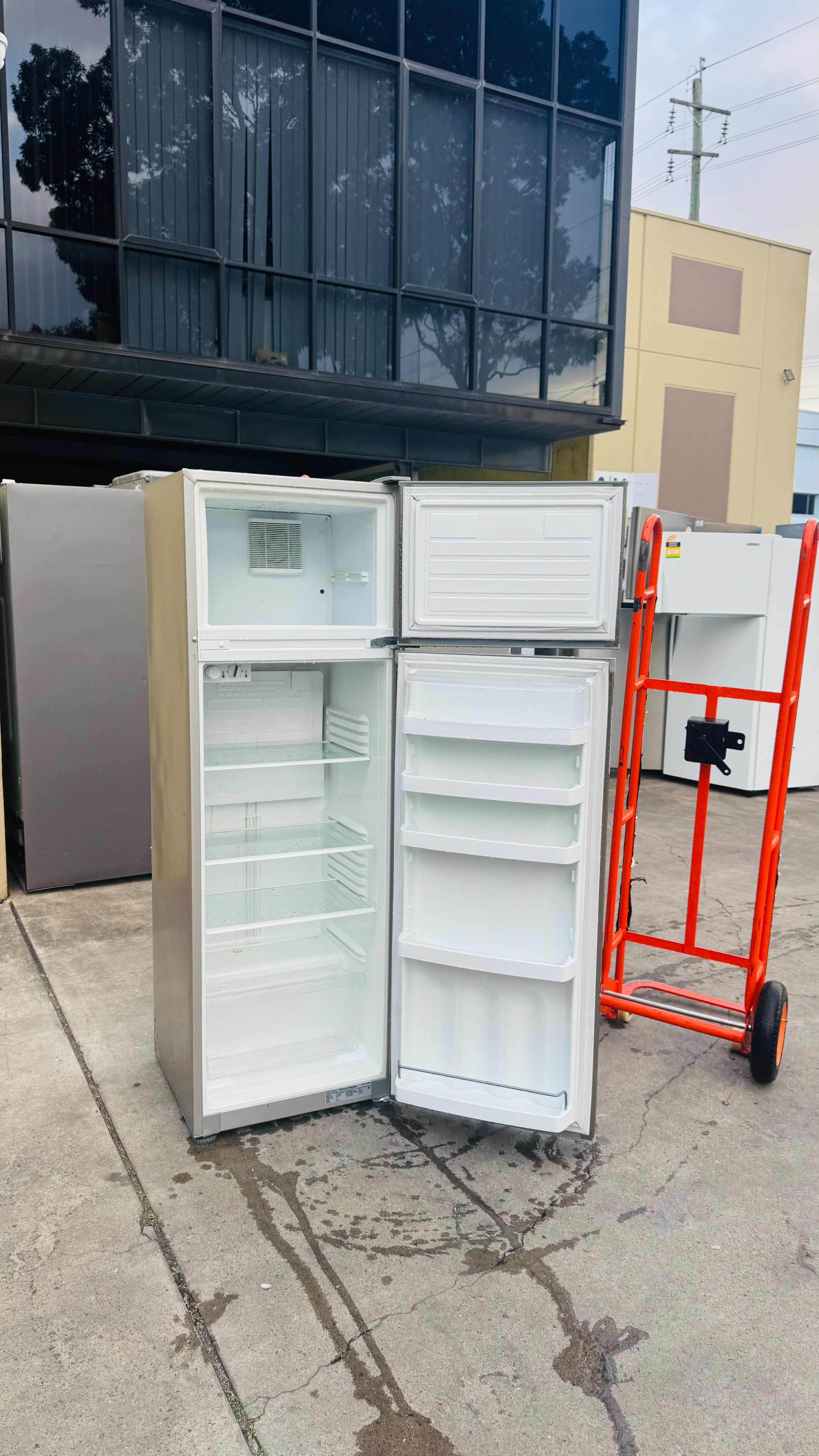 FISHER AND PAYKEL 248 LITRES FRIDGE FREEZER
