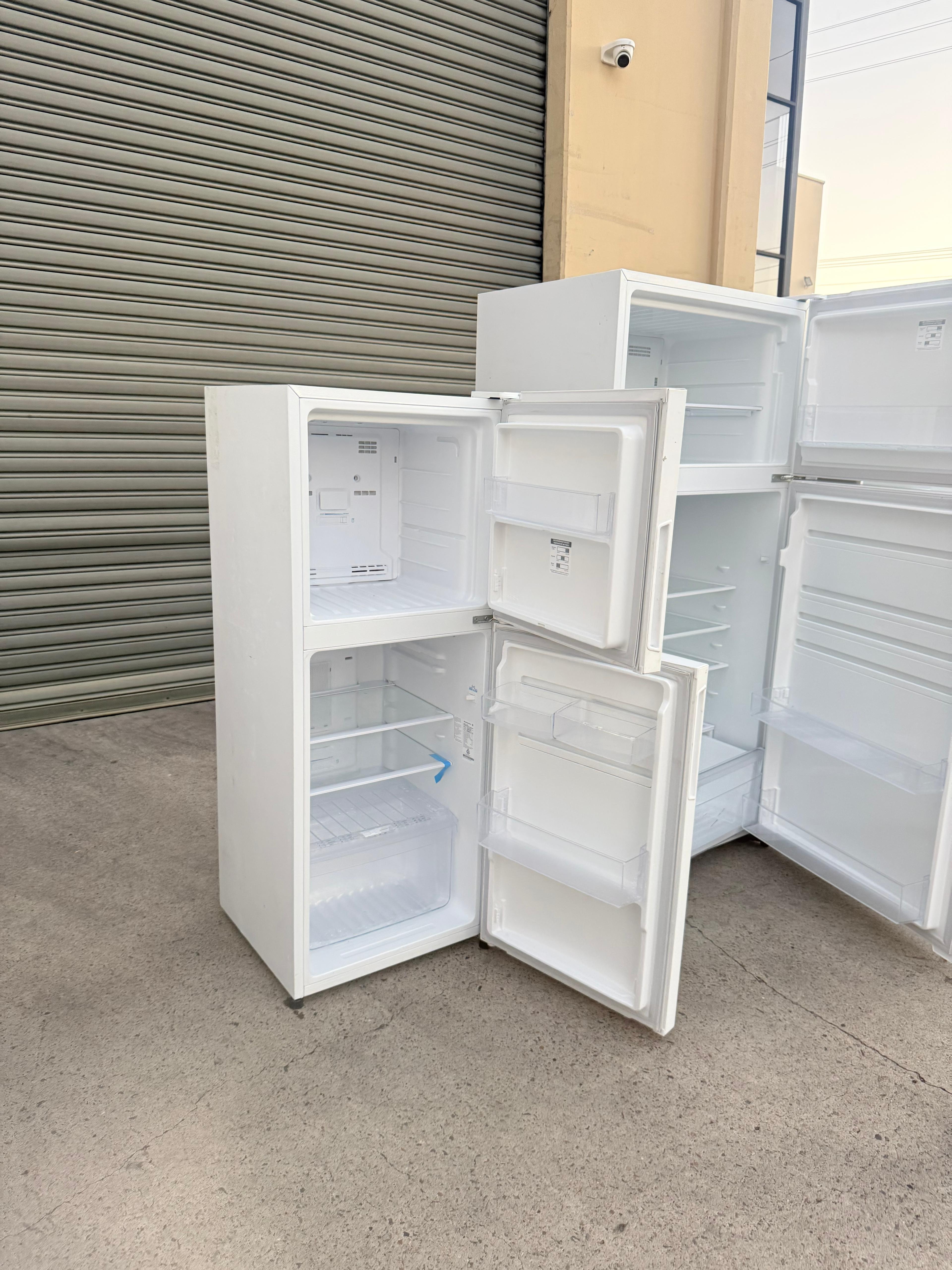 KELVINATOR 230 LITRES FRIDGE FREEZER