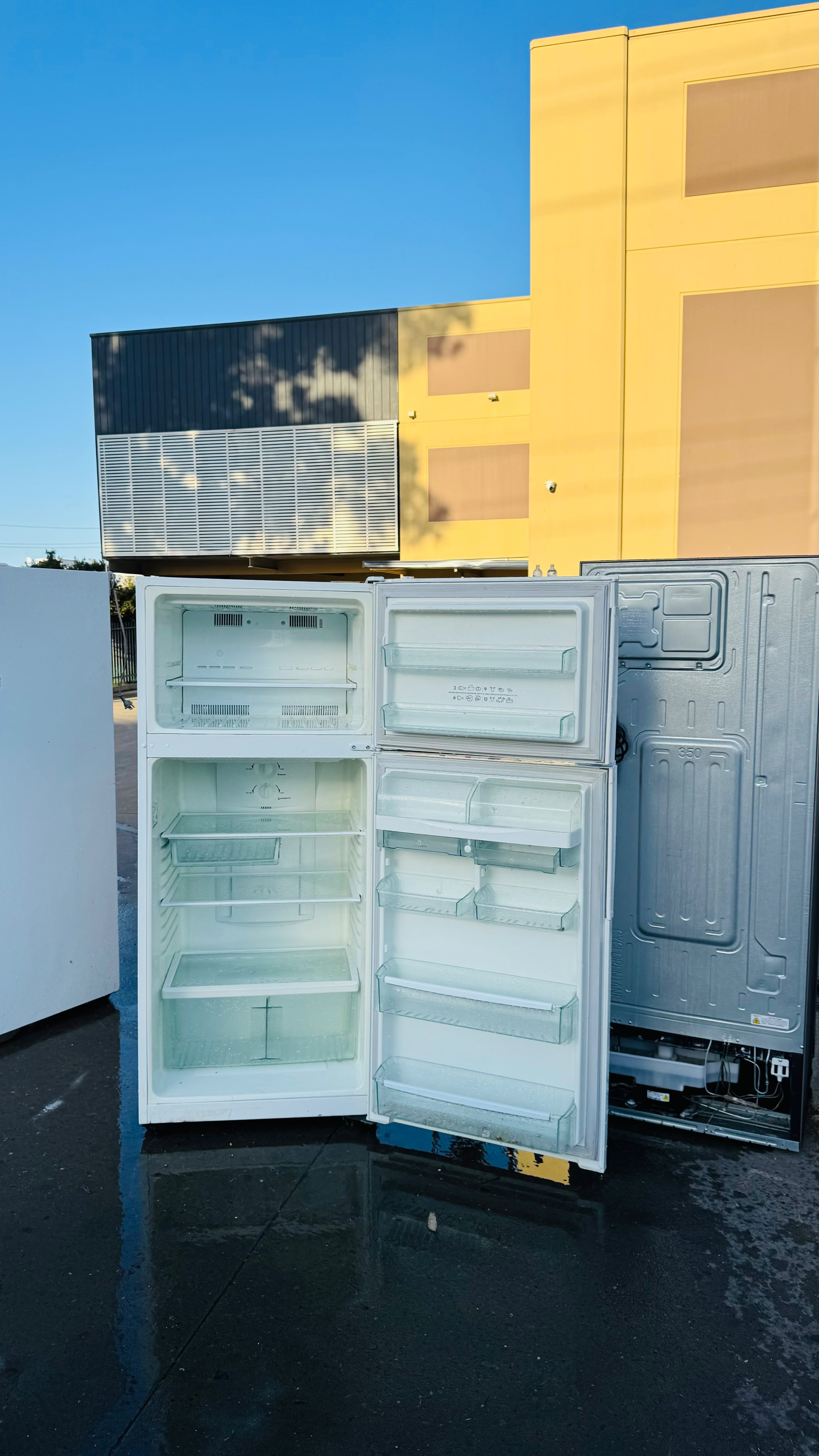WESTINGHOUSE 420 LITRES FRIDGE FREEZER