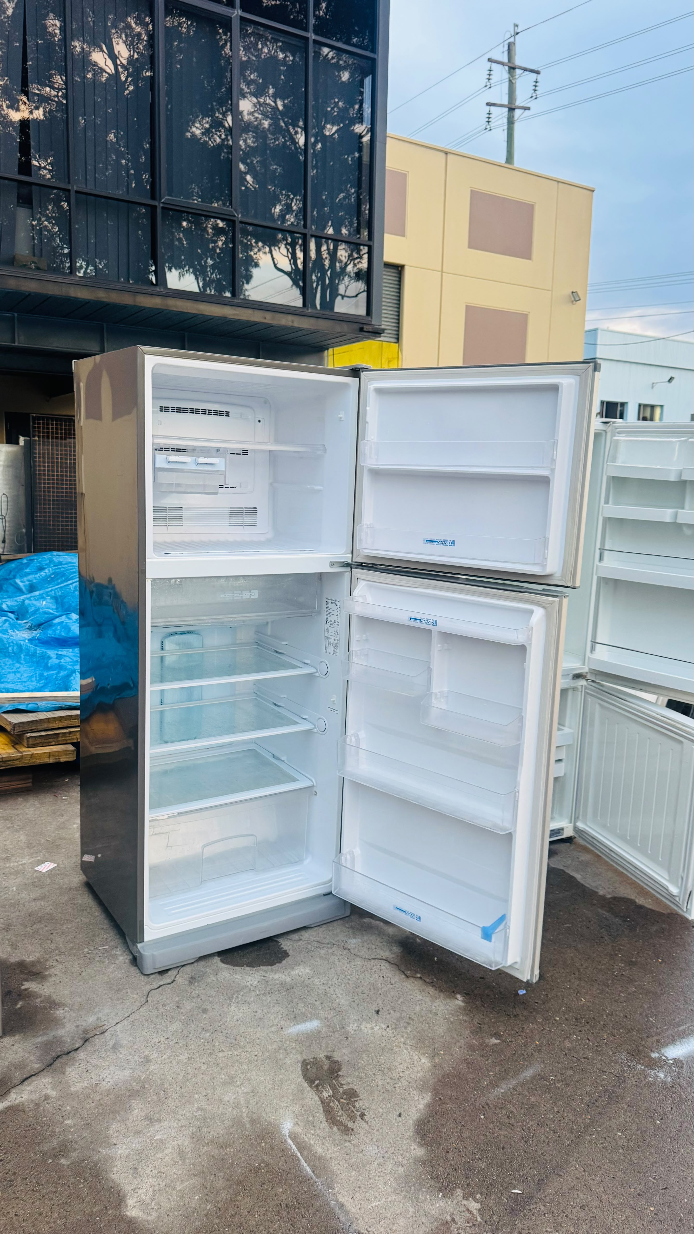 MITSUBUSHI 420 LITRES FRIDGE FREEZER