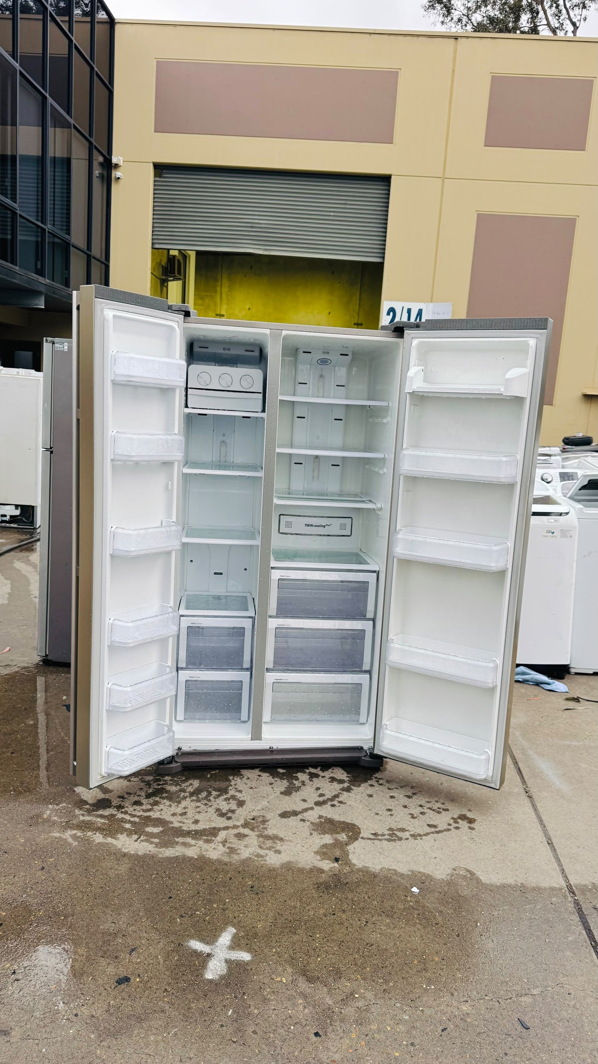 SAMSUNG 713 LITRES SIDE BY SIDE DOOR FRIDGE FREEZER