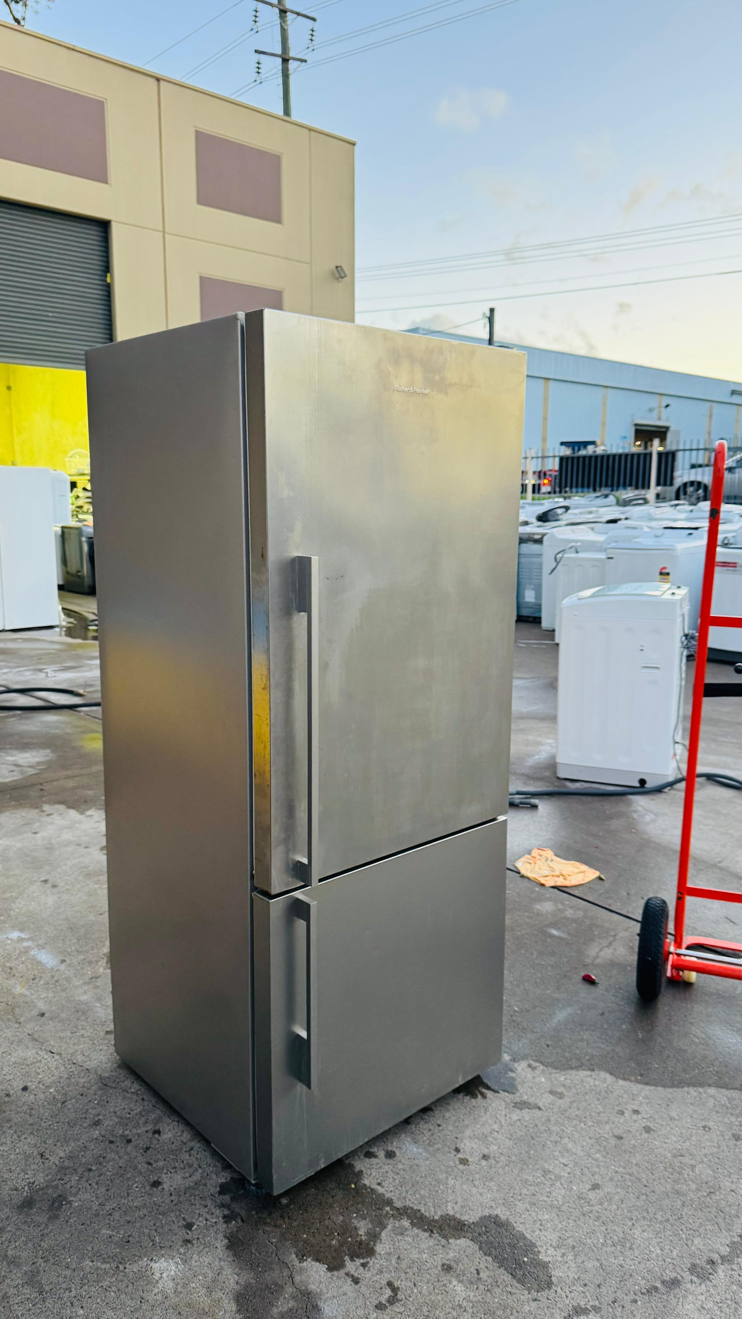 FISHER AND PAYKEL 442 LITRES FRIDGE FREEZER