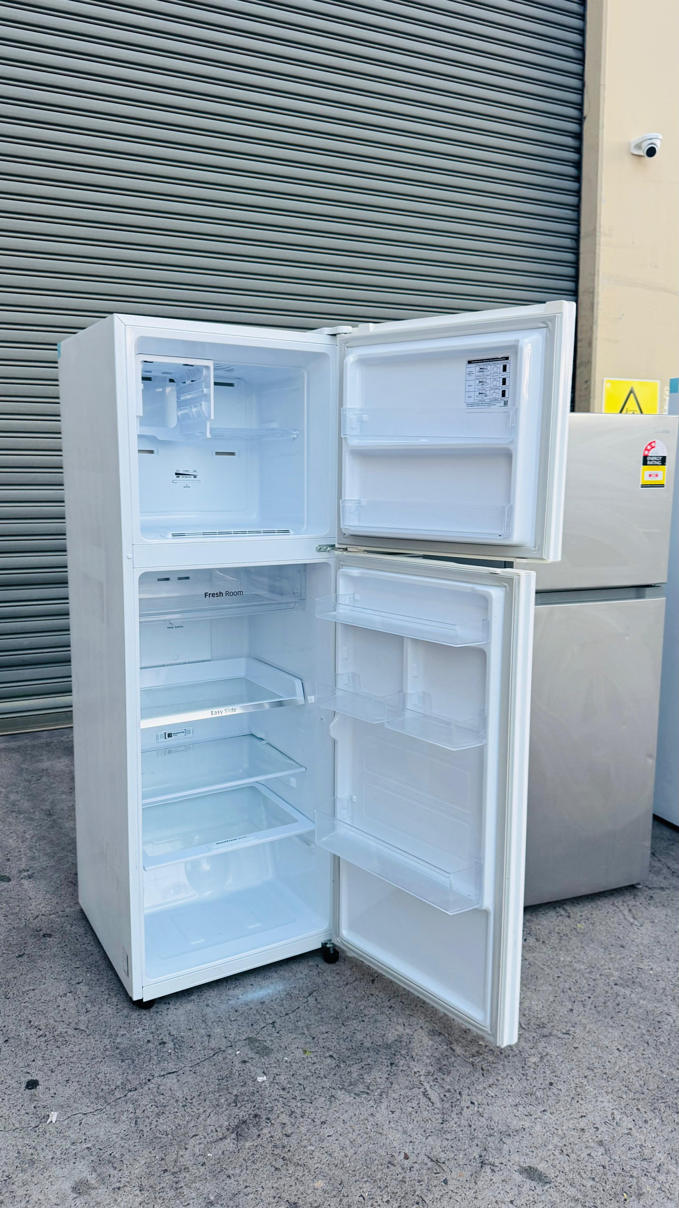 SAMSUNG 341 LITRES FRIDGE FREEZER