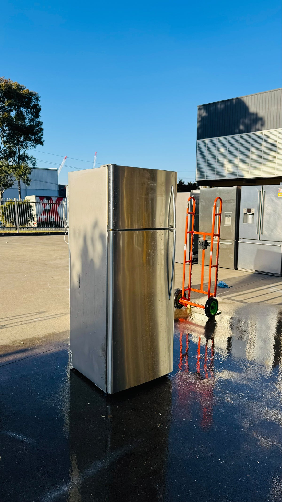 FISHER AND PAYKEL 411 LITRES FRIDGE FREEZER