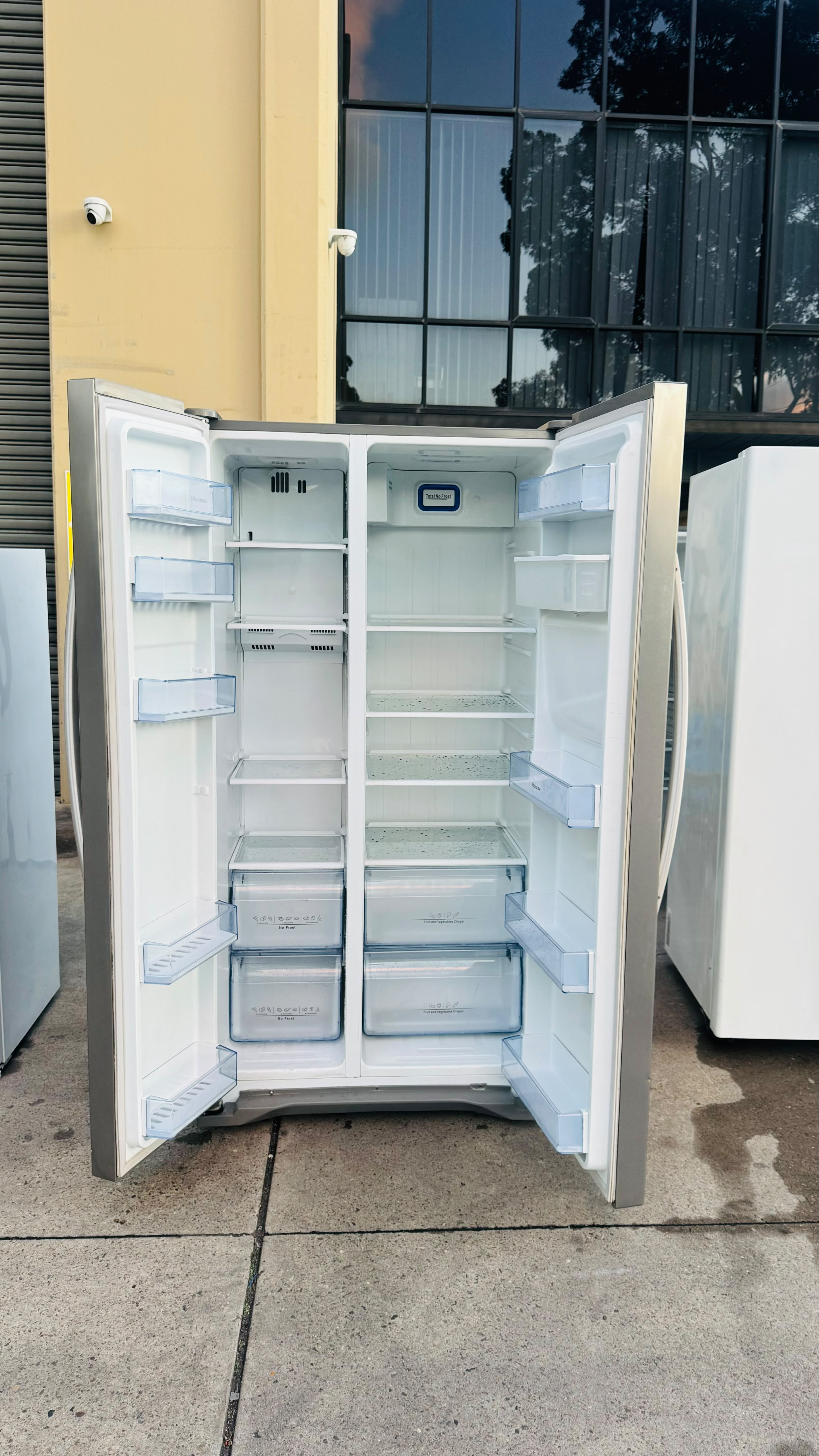 HISENSE SIDE BY SIDE 610 LITRES FRIDGE FREEZER