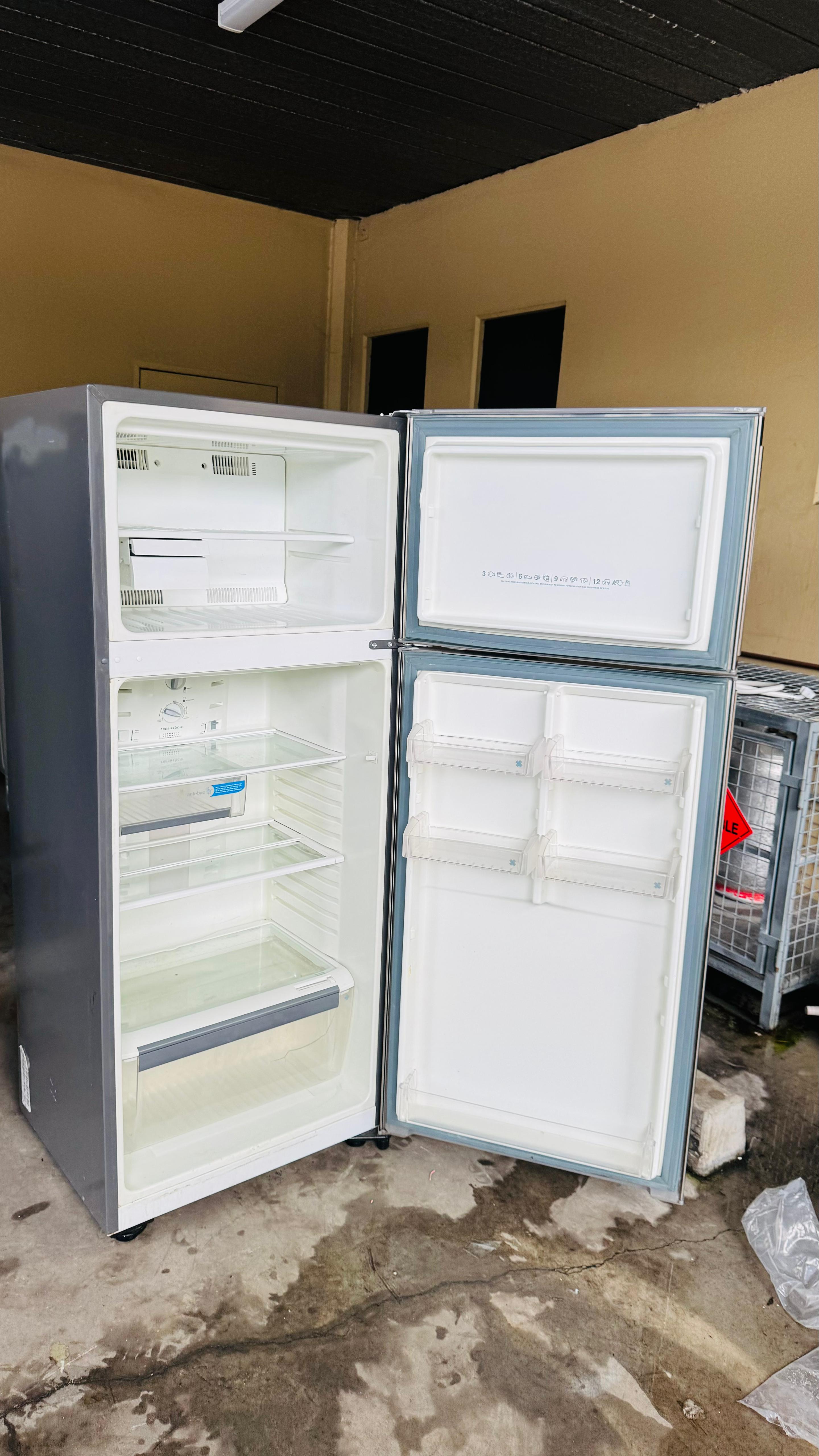 ELECTROLUX 390 LITRES FRIDGE FREEZER