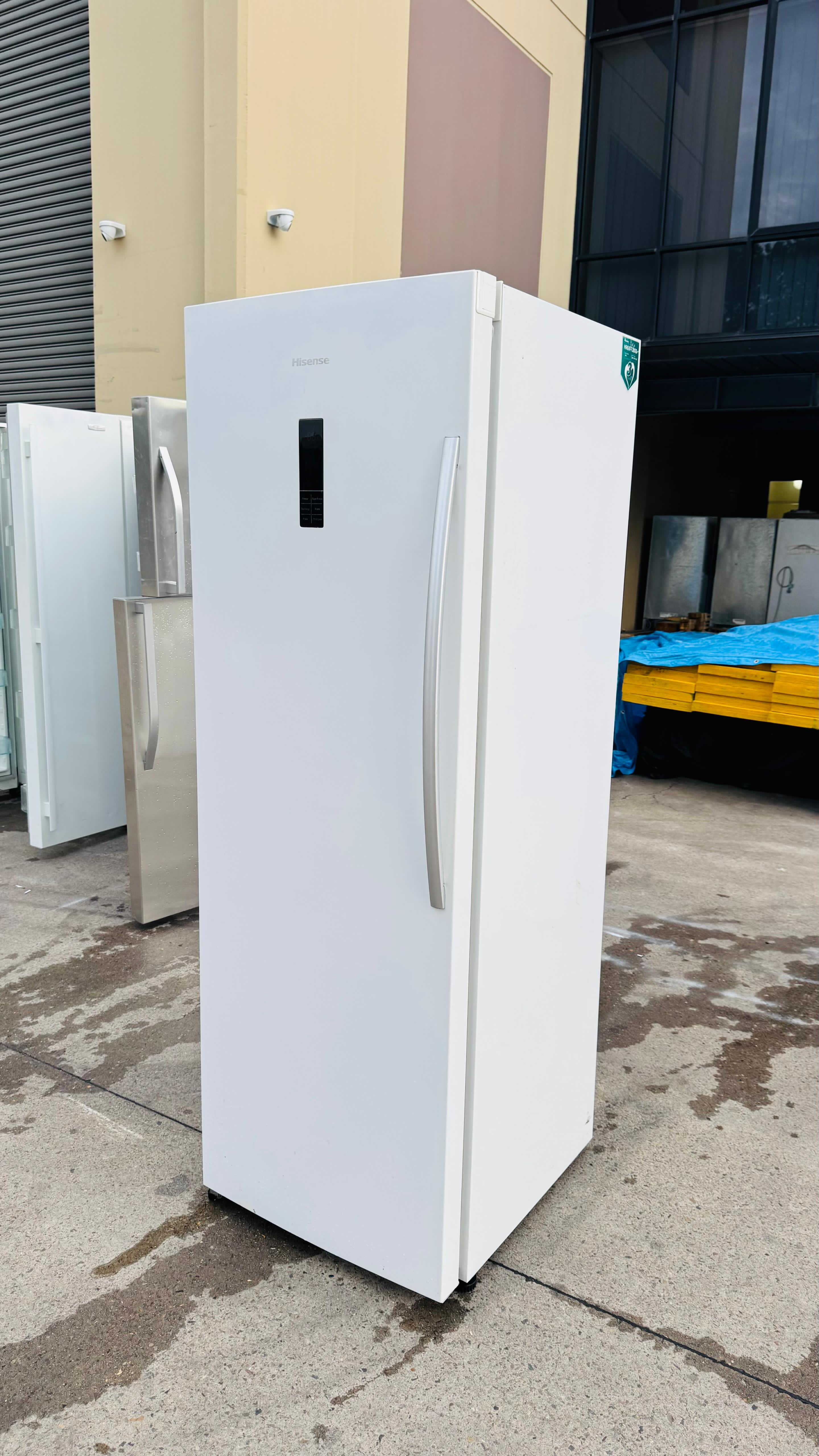 HISENSE 280 LITRES FRIDGE ONLY