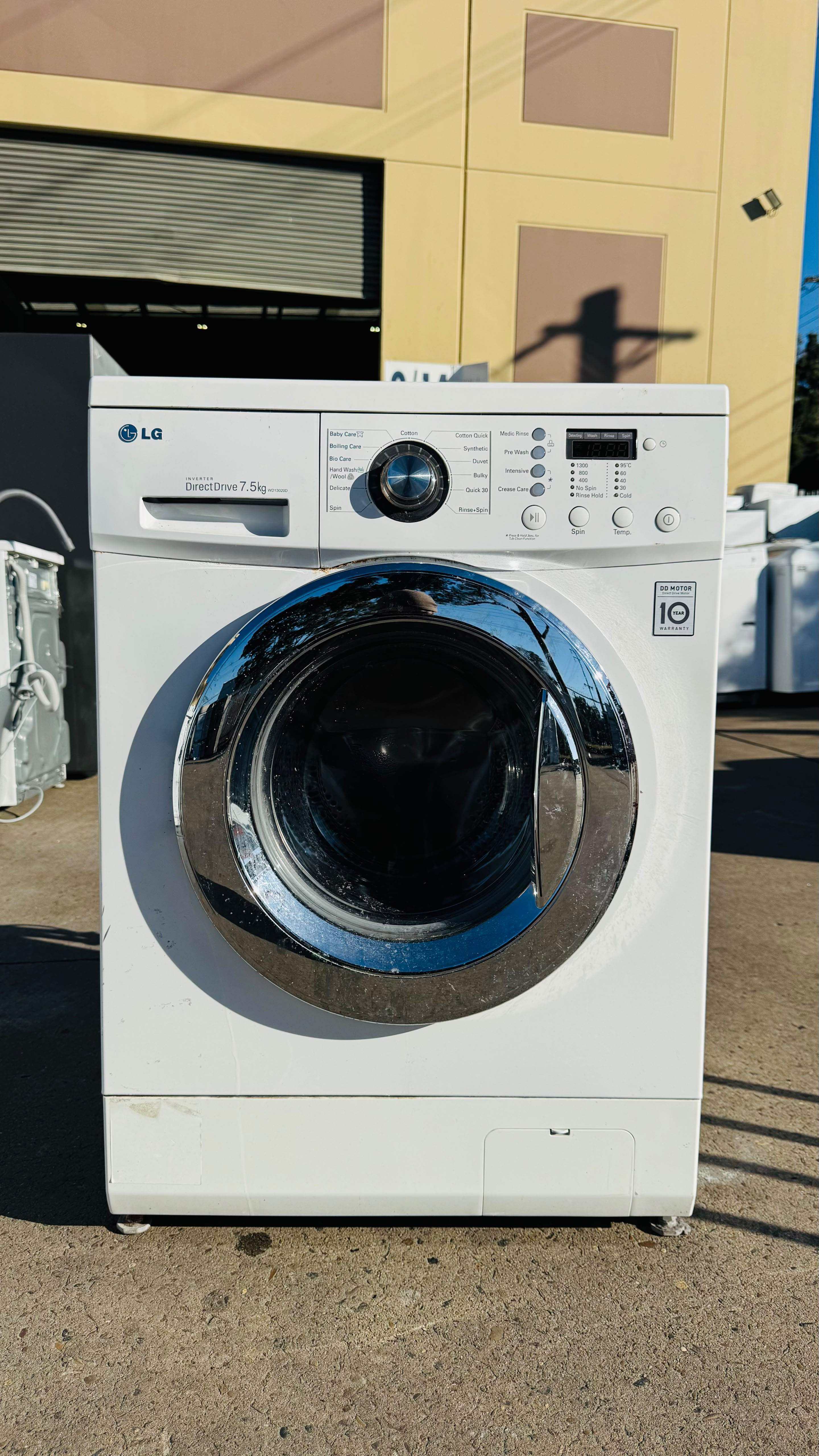 LG 7.5KGS FRONT LOADER WASHING MACHINE