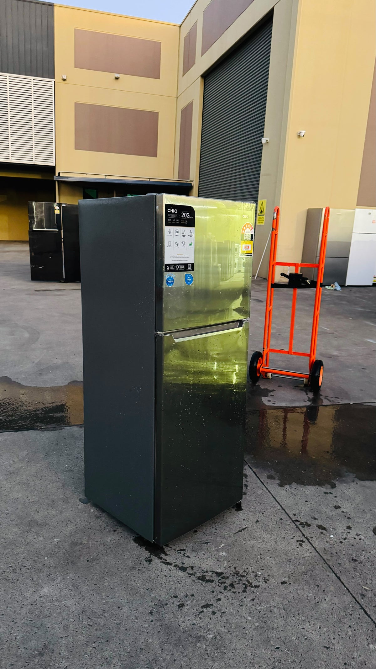 CHIQ 202 LITRES FRIDGE FREEZER