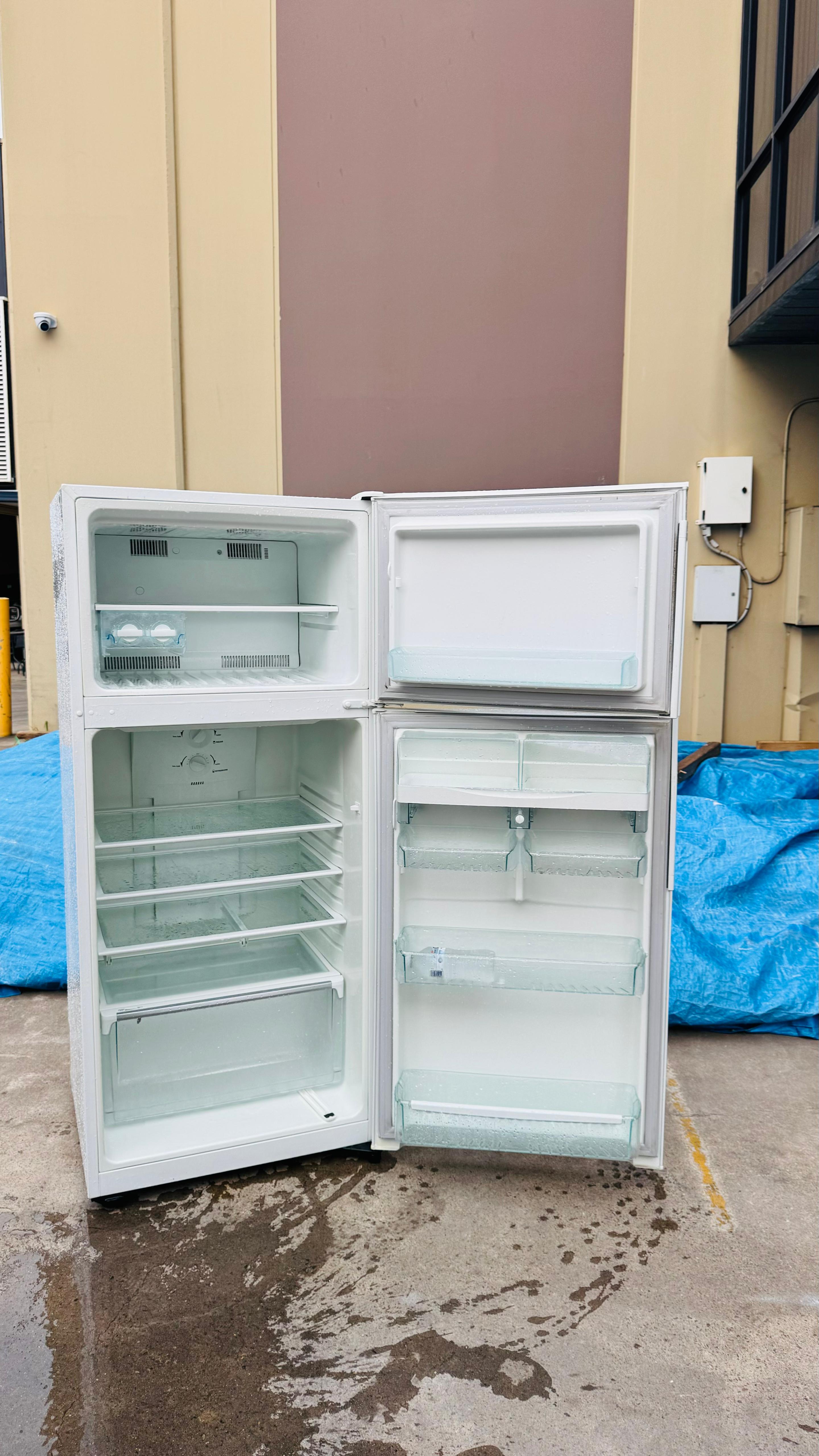 WESTINGHOUSE 420 LITRES FRIDGE FREEZER