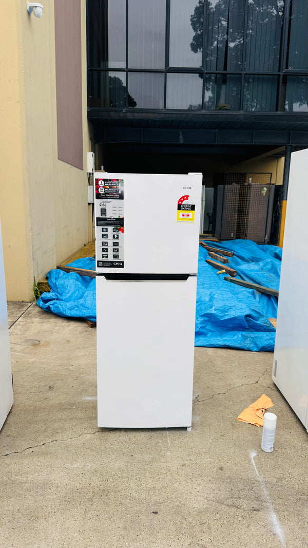 CHIQ 216 LITRES FRIDGE FREEZER