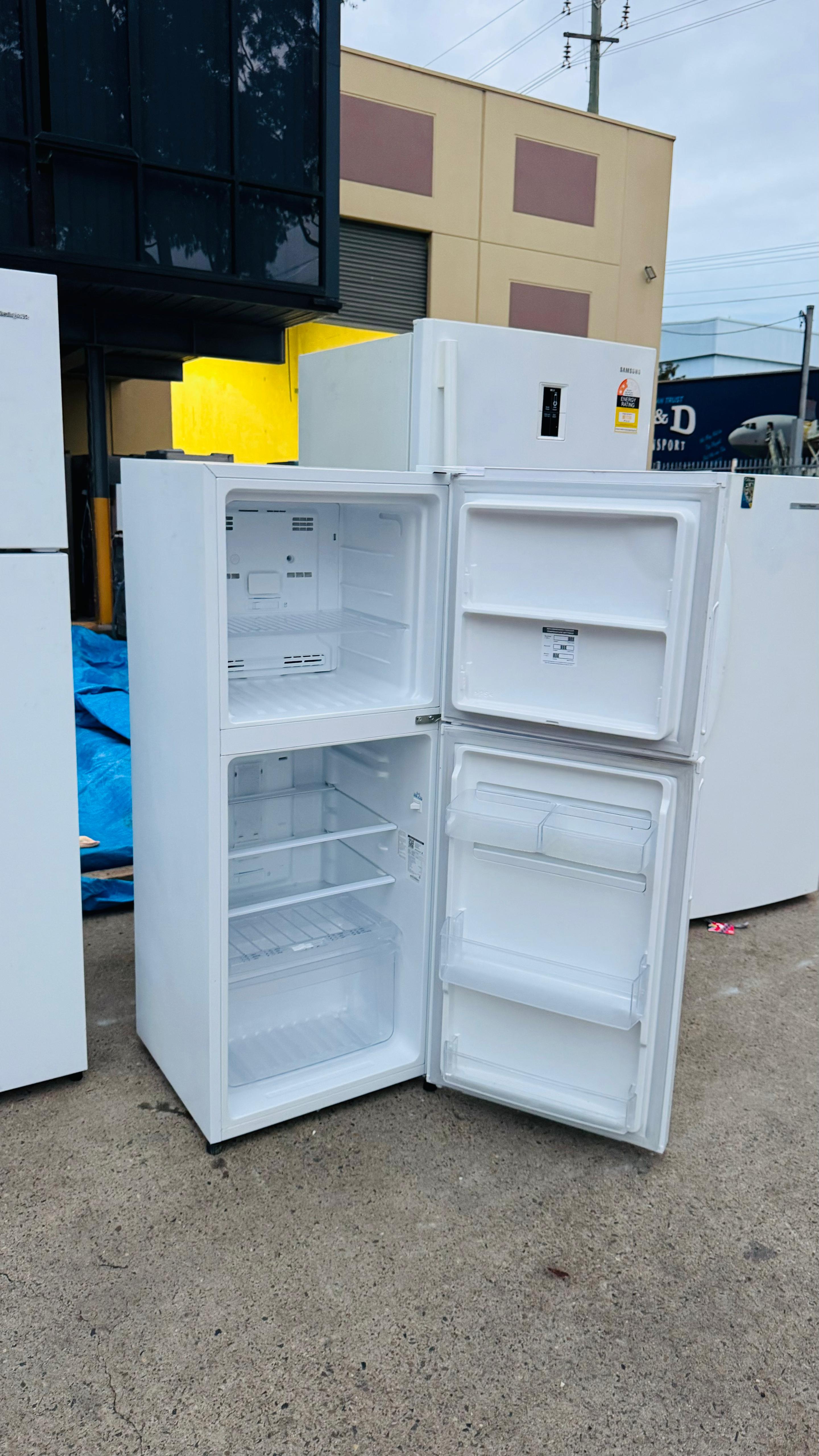 KELVINATOR 231 LITRES FRIDGE FREEZER