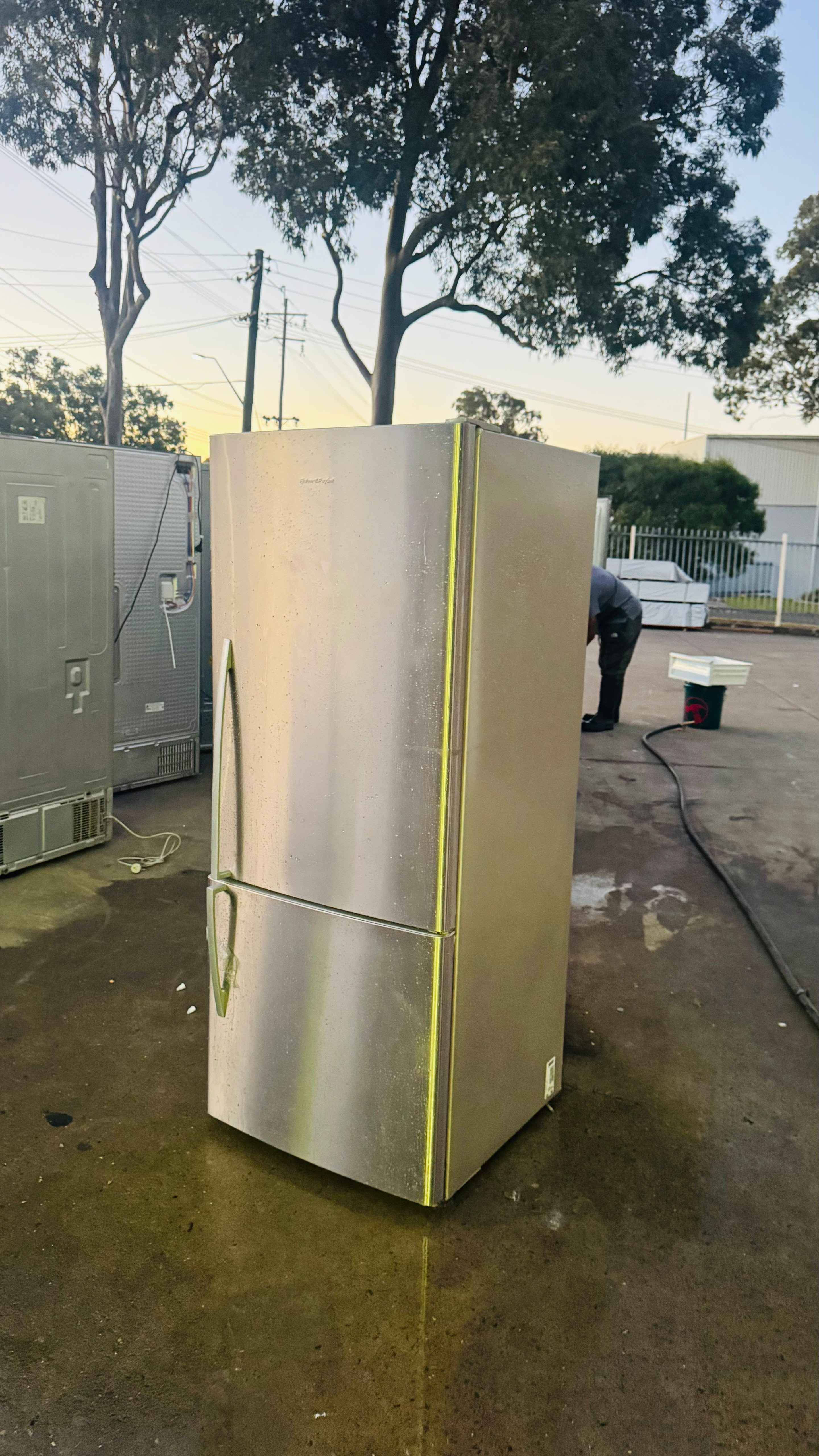FISHER AND PAYKEL 442 LITRES FRIDGE FREEZER