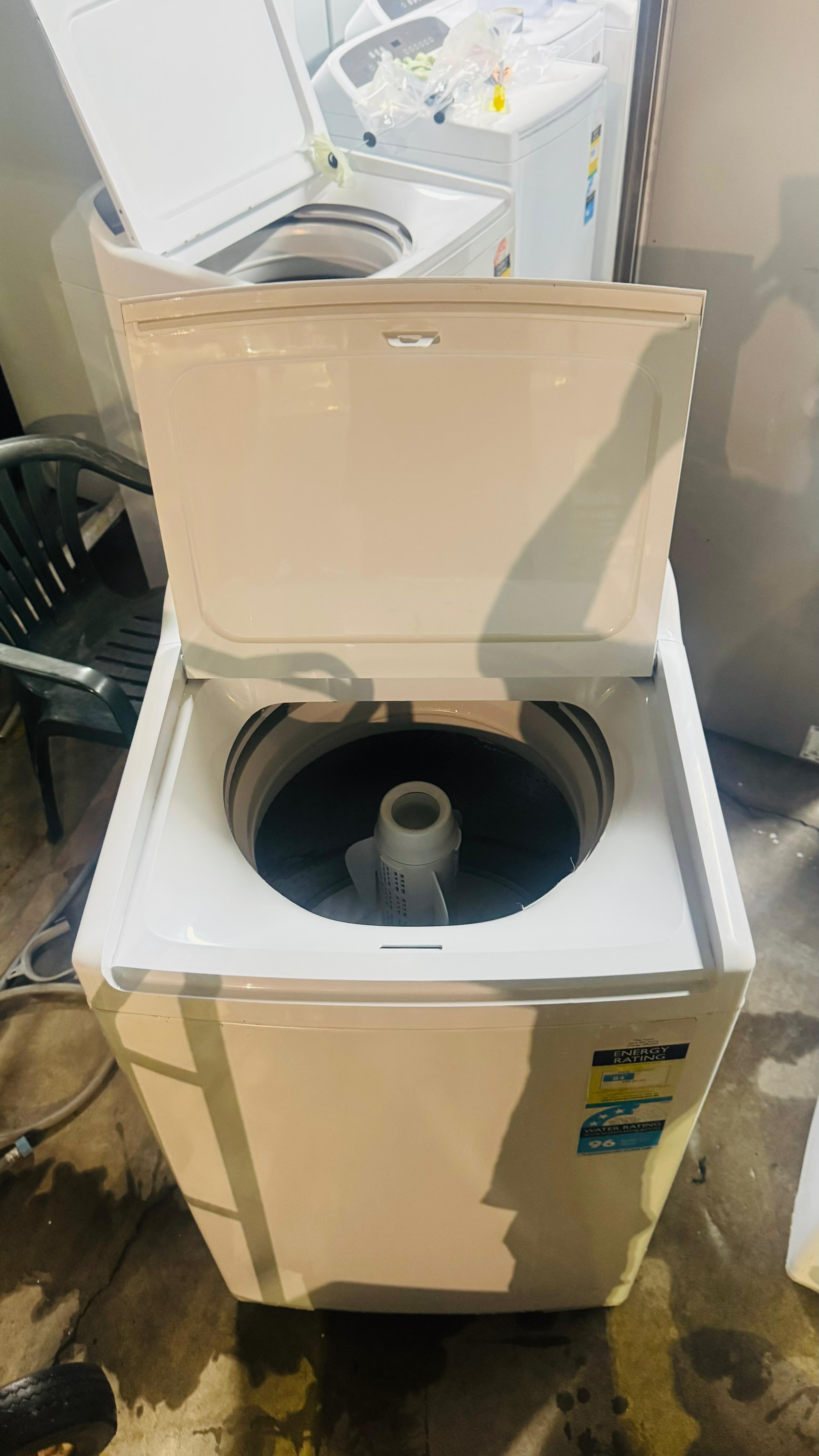 FISHER AND PAYKEL 8.5 KGS TOP LOADER WASHING MACHINE
