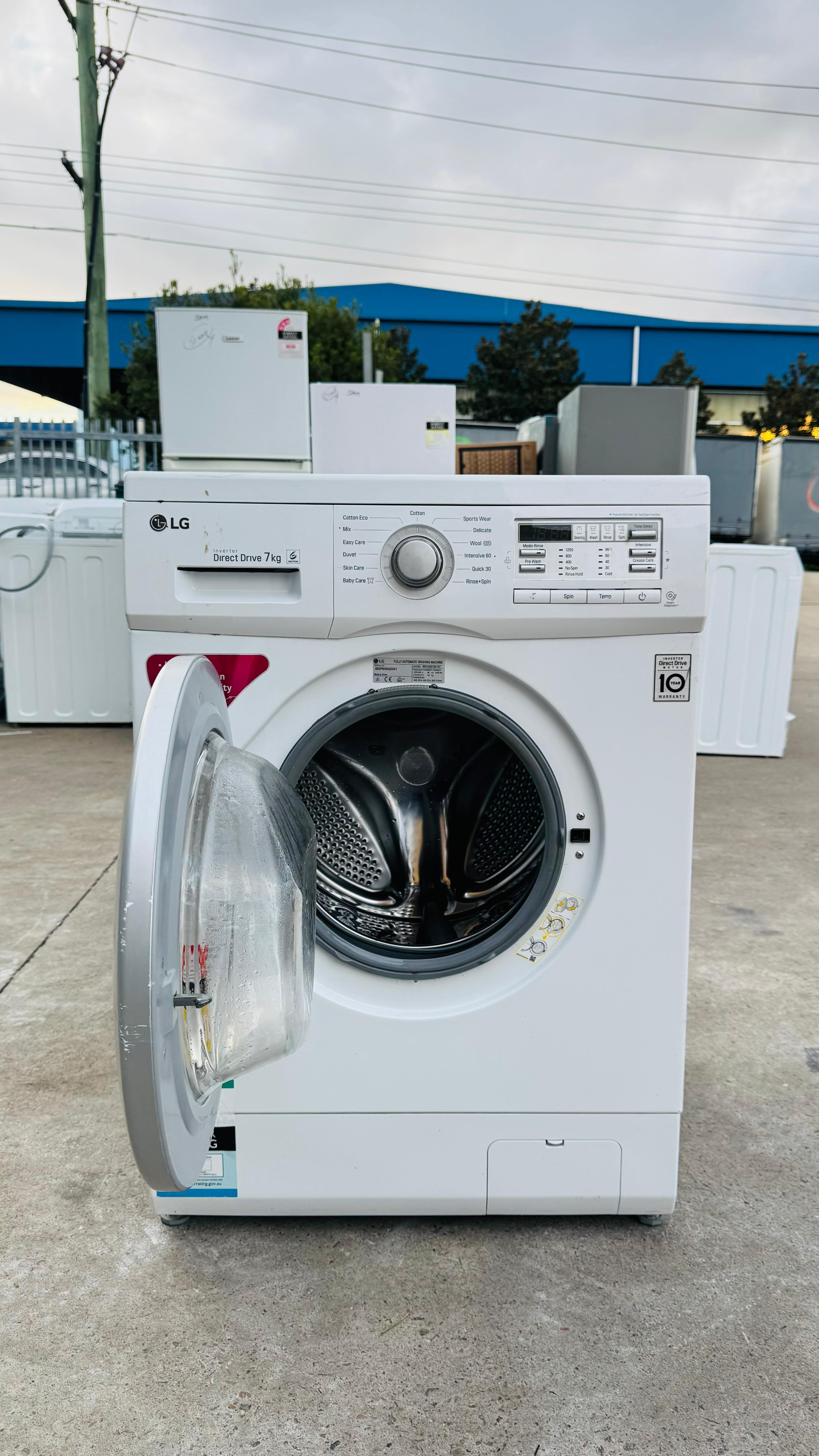 LG 7KGS FRONT LOADER WASHING MACHINE