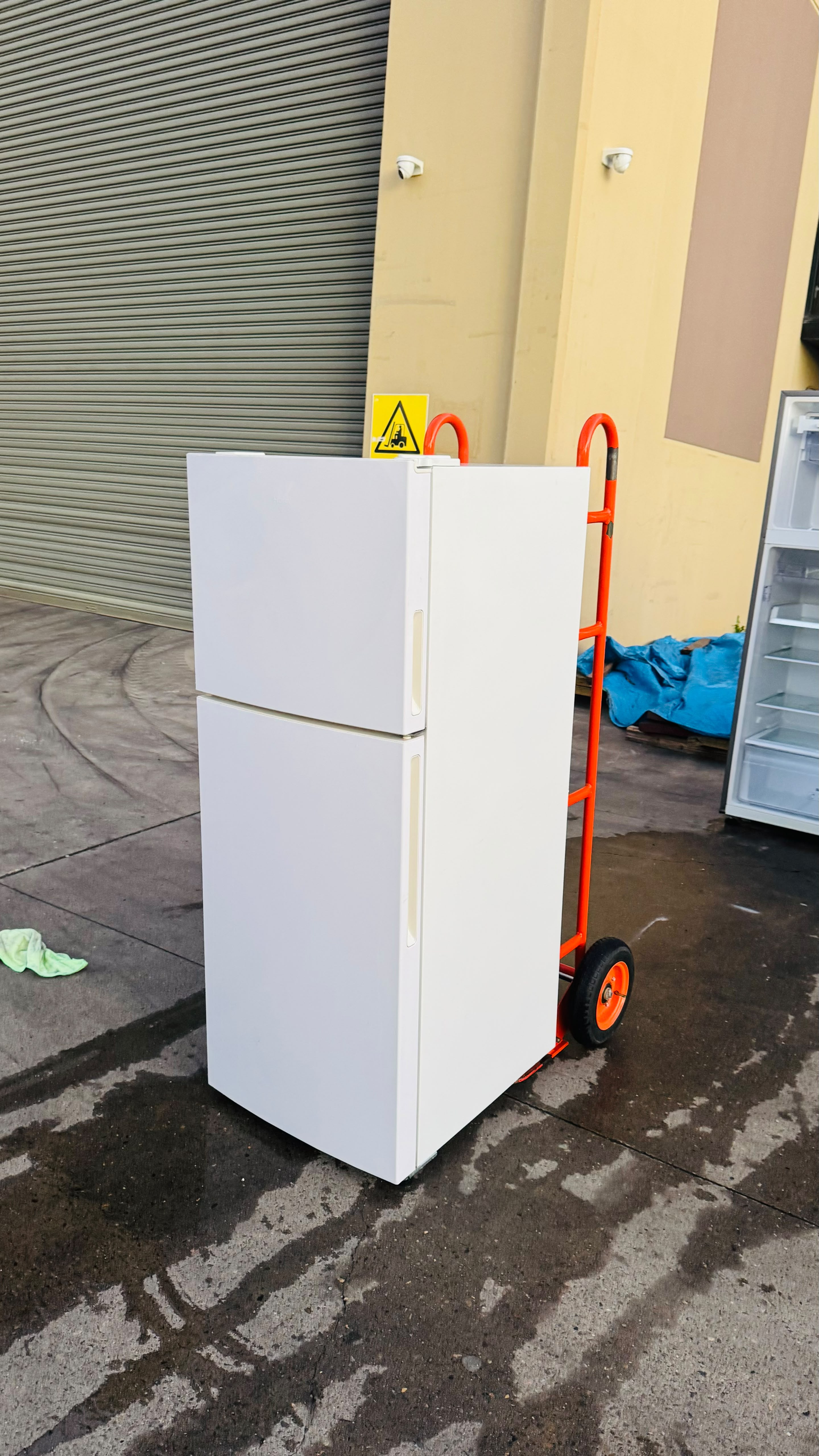 HAIER 224 LITRES FRIDGE FREEZER