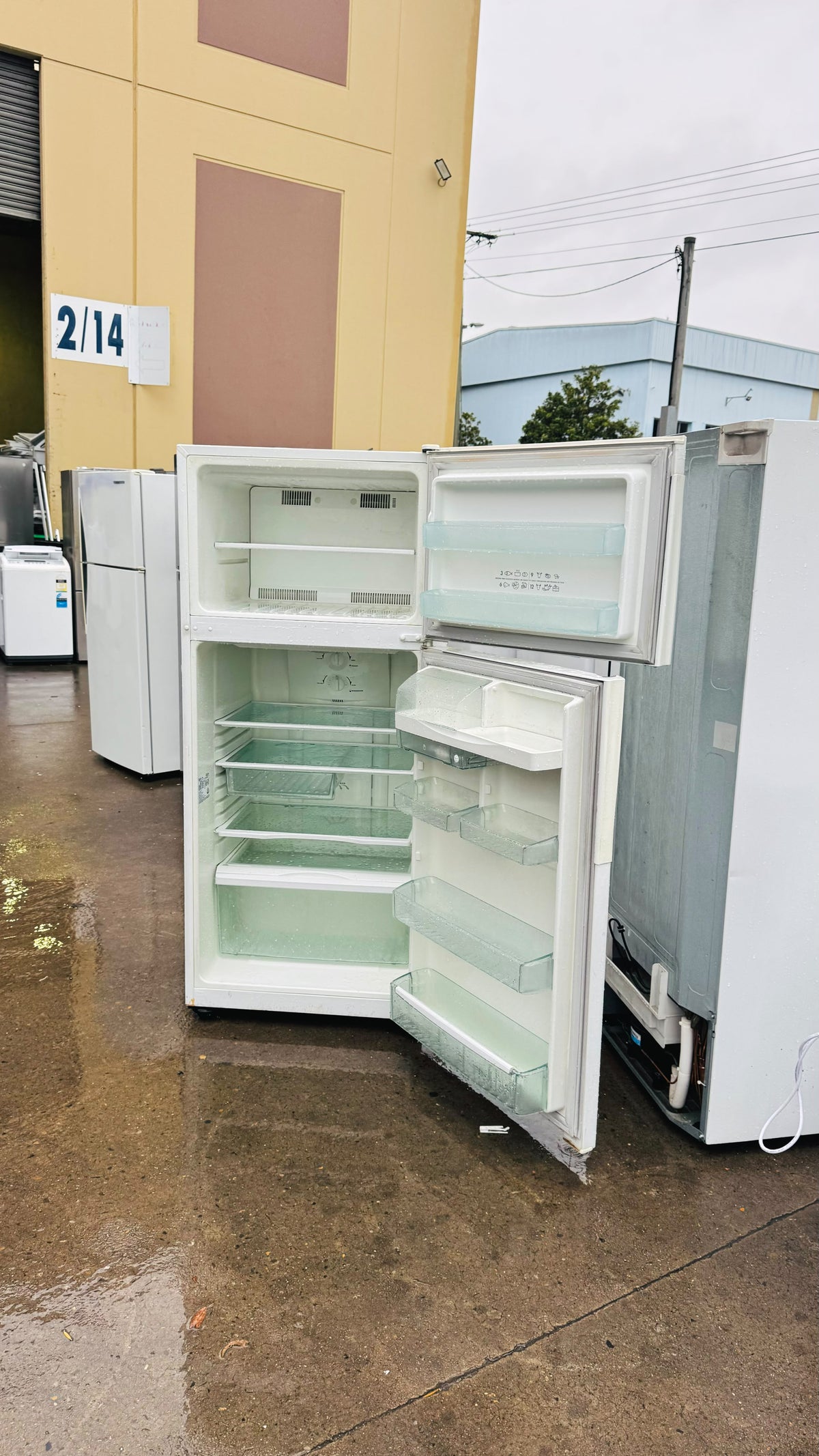 WESTINGHOUSE 420 LITRES FRIDGE FREEZER