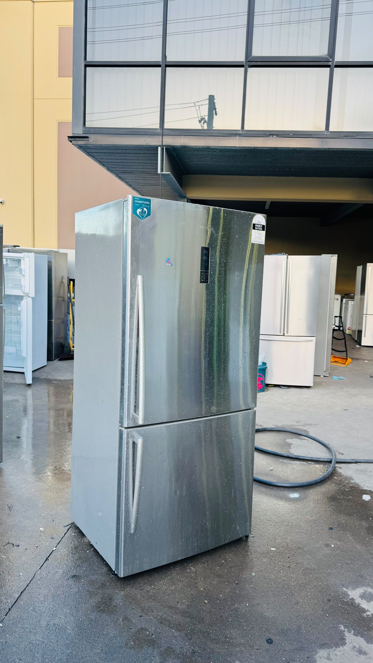HISENSE 520 LITRES FRIDGE FREEZER