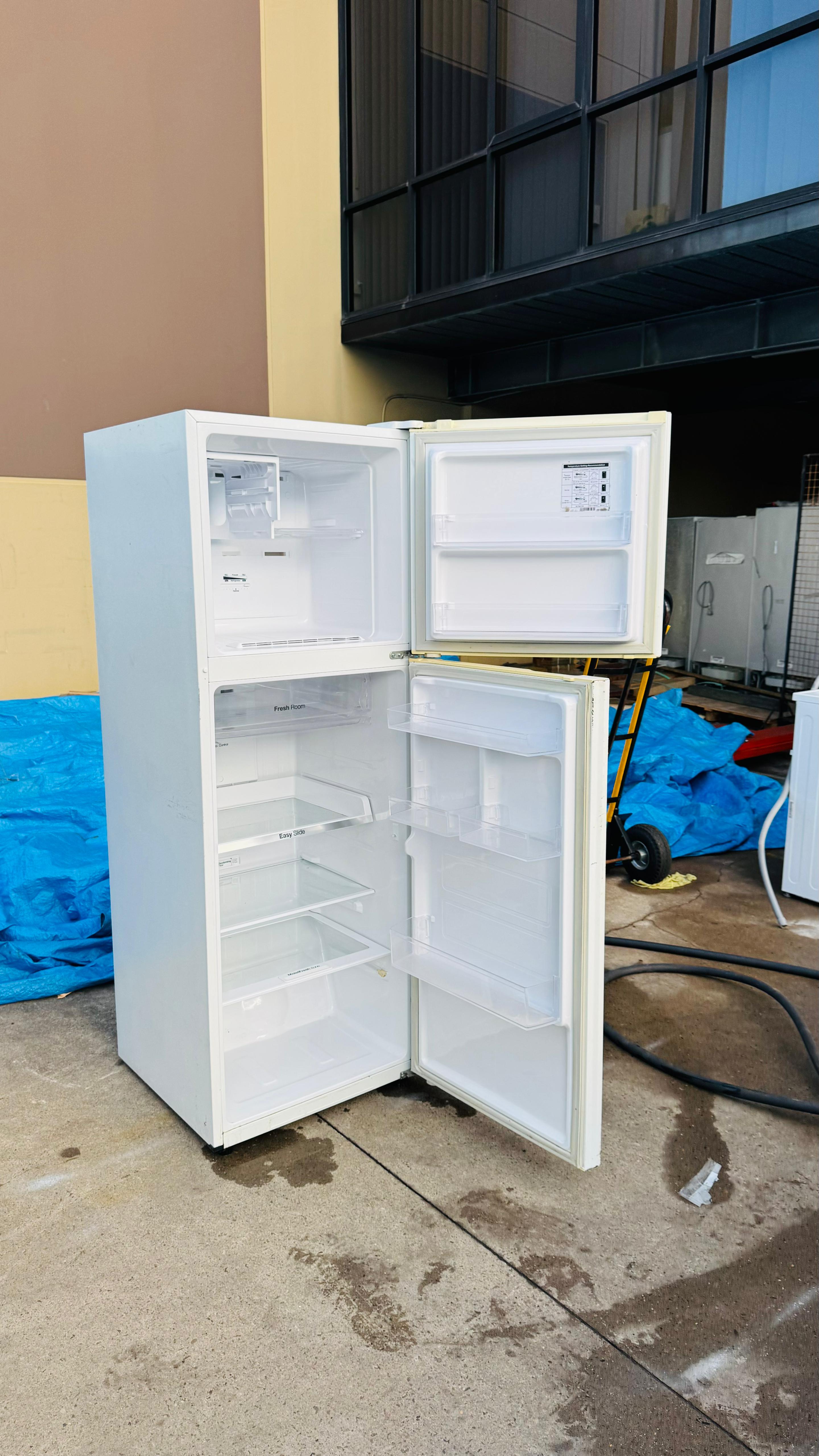 SAMSUNG 341 LITRES FRIDGE FREEZER