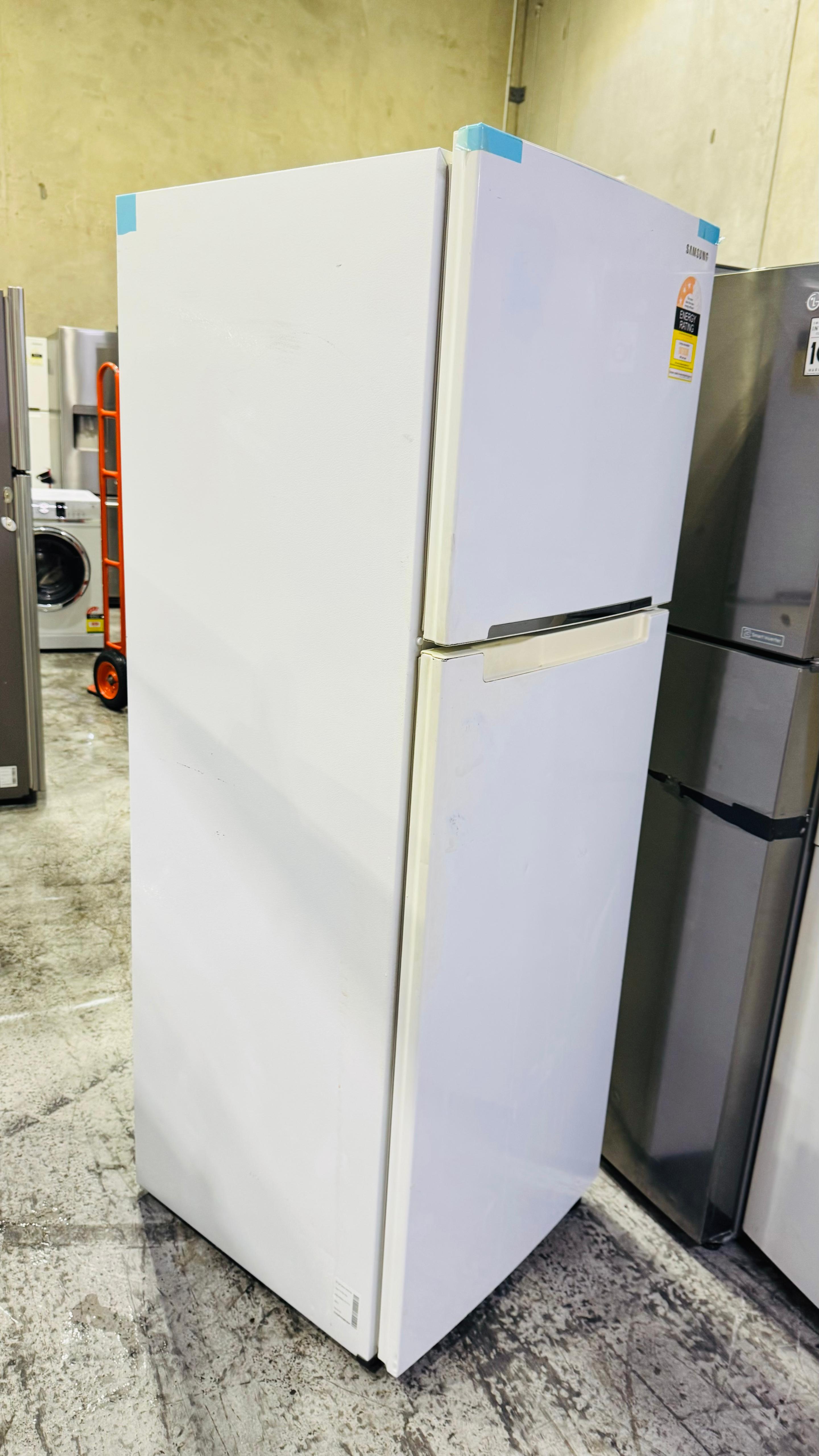 SAMSUNG 341 LITRES FRIDGE FREEZER