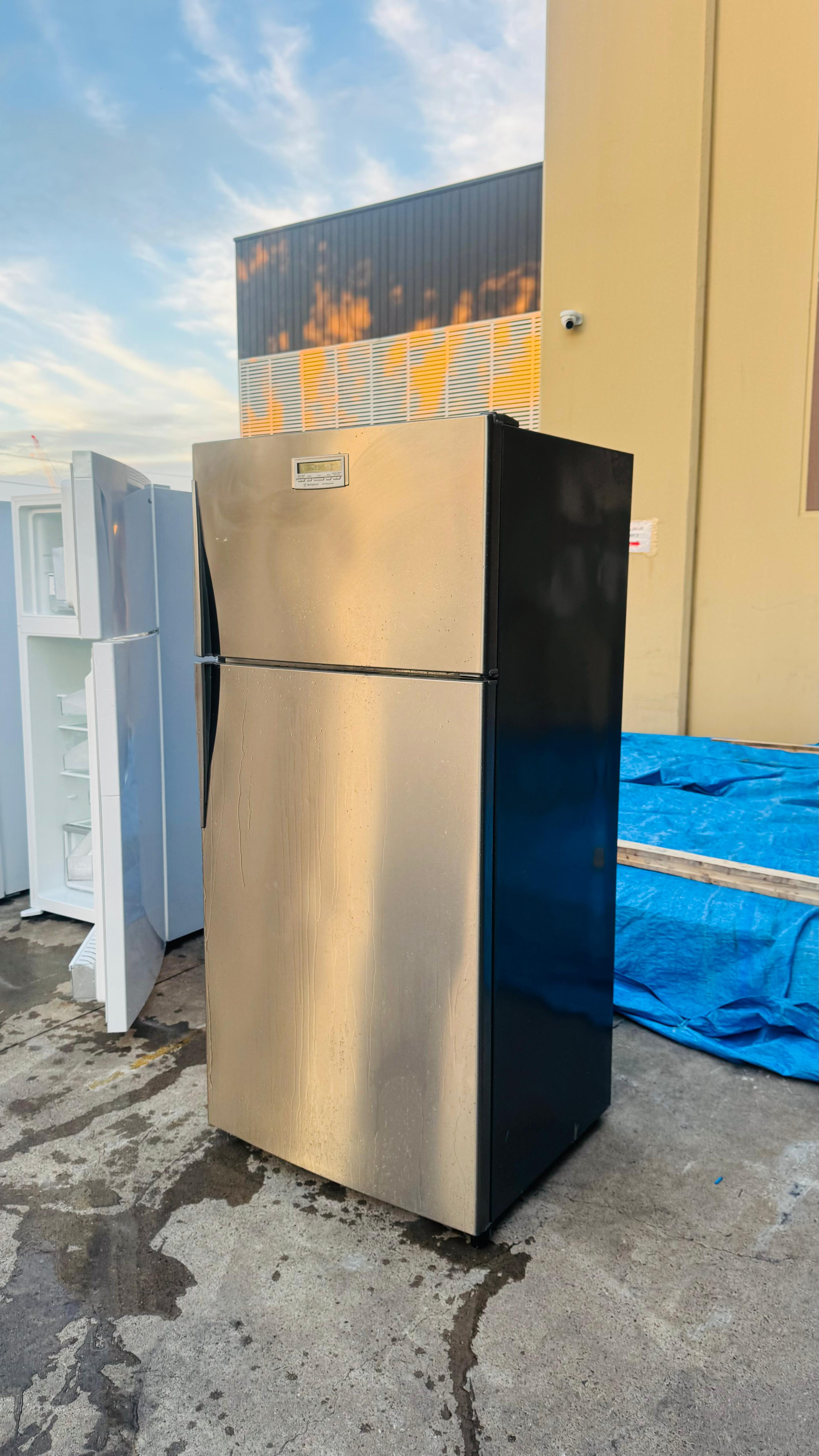 WESTINGHOUSE 520 LITRES FRIDGE FREEZER