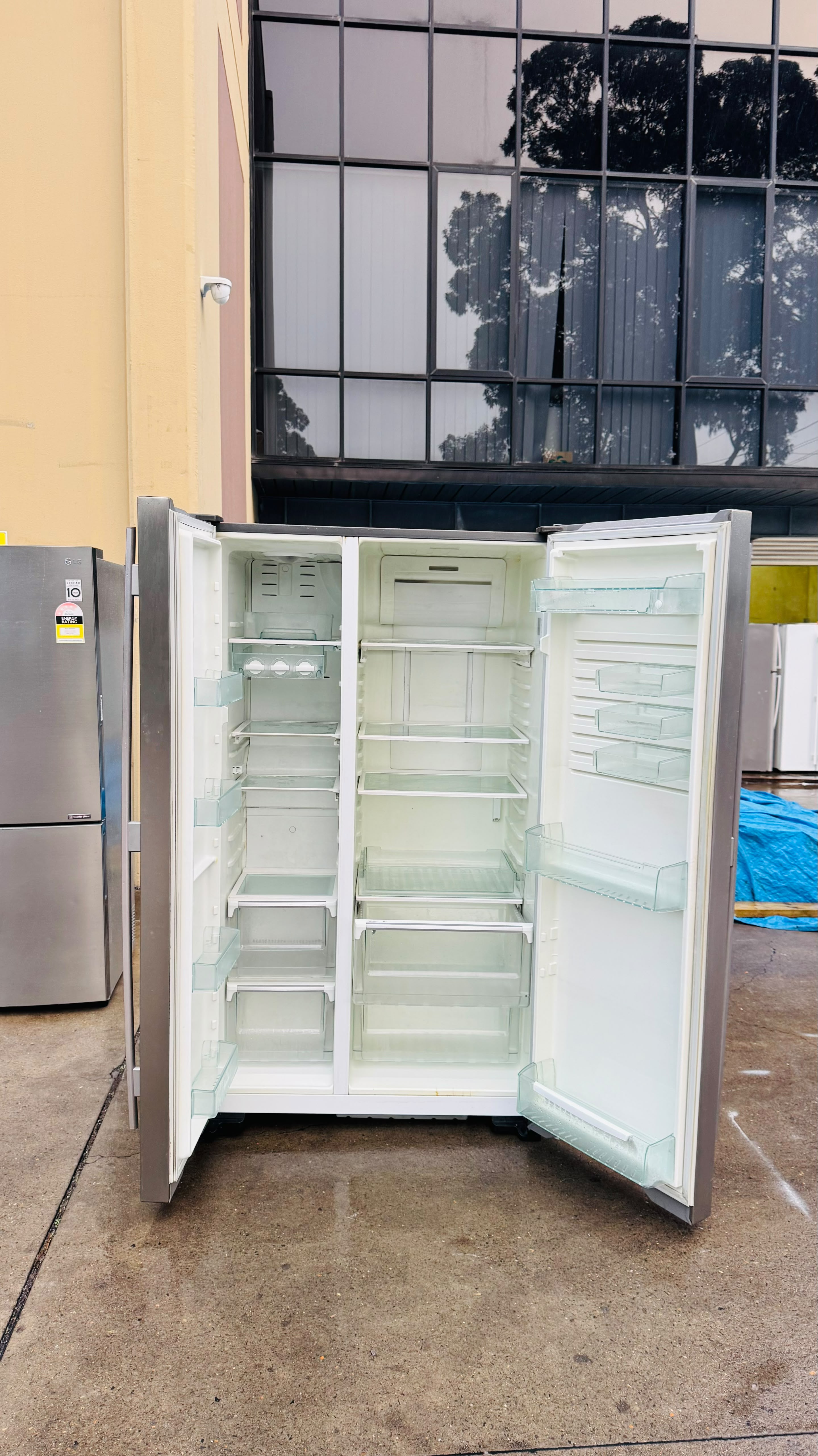 WESTINGHOUSE SIDE BY SIDE 700 LITRES FRIDGE FREEZER