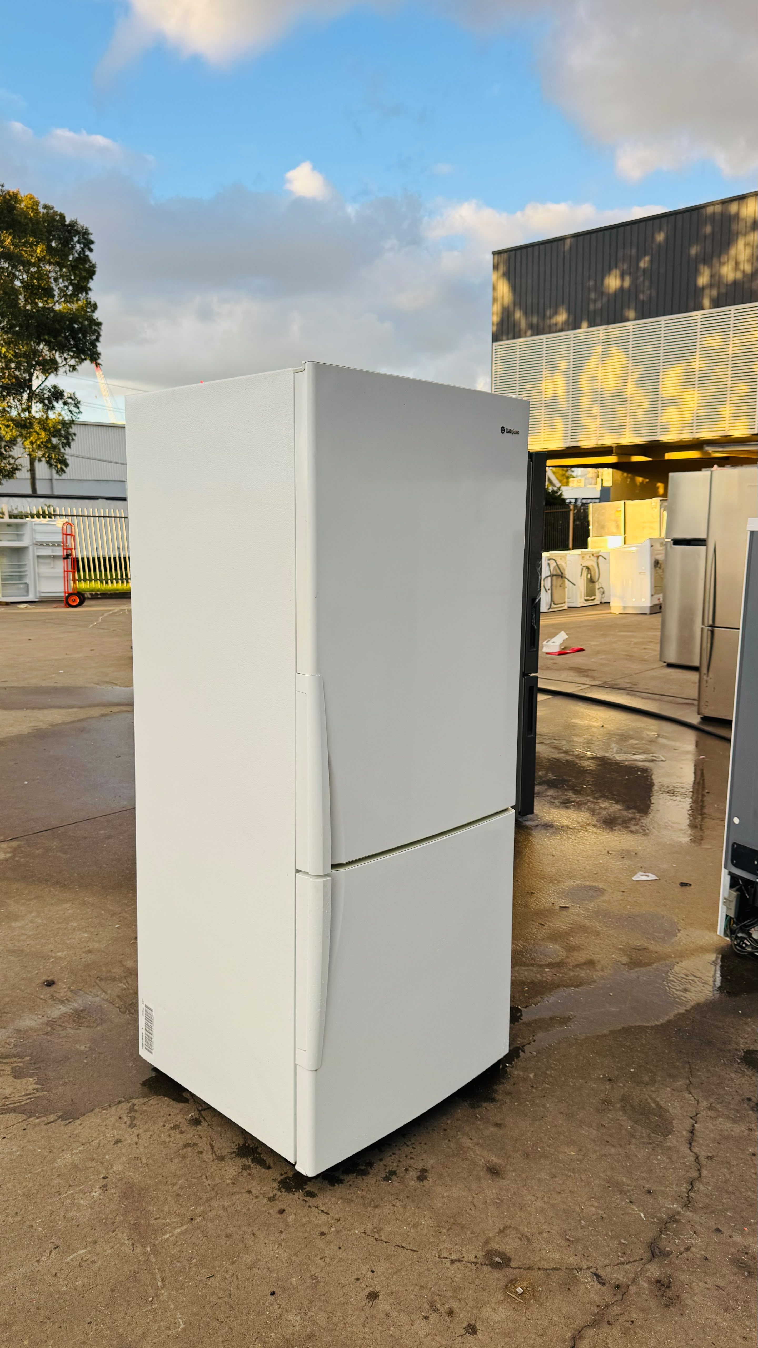 WESTINGHOUSE 430 LITRES FRIDGE FREEZER