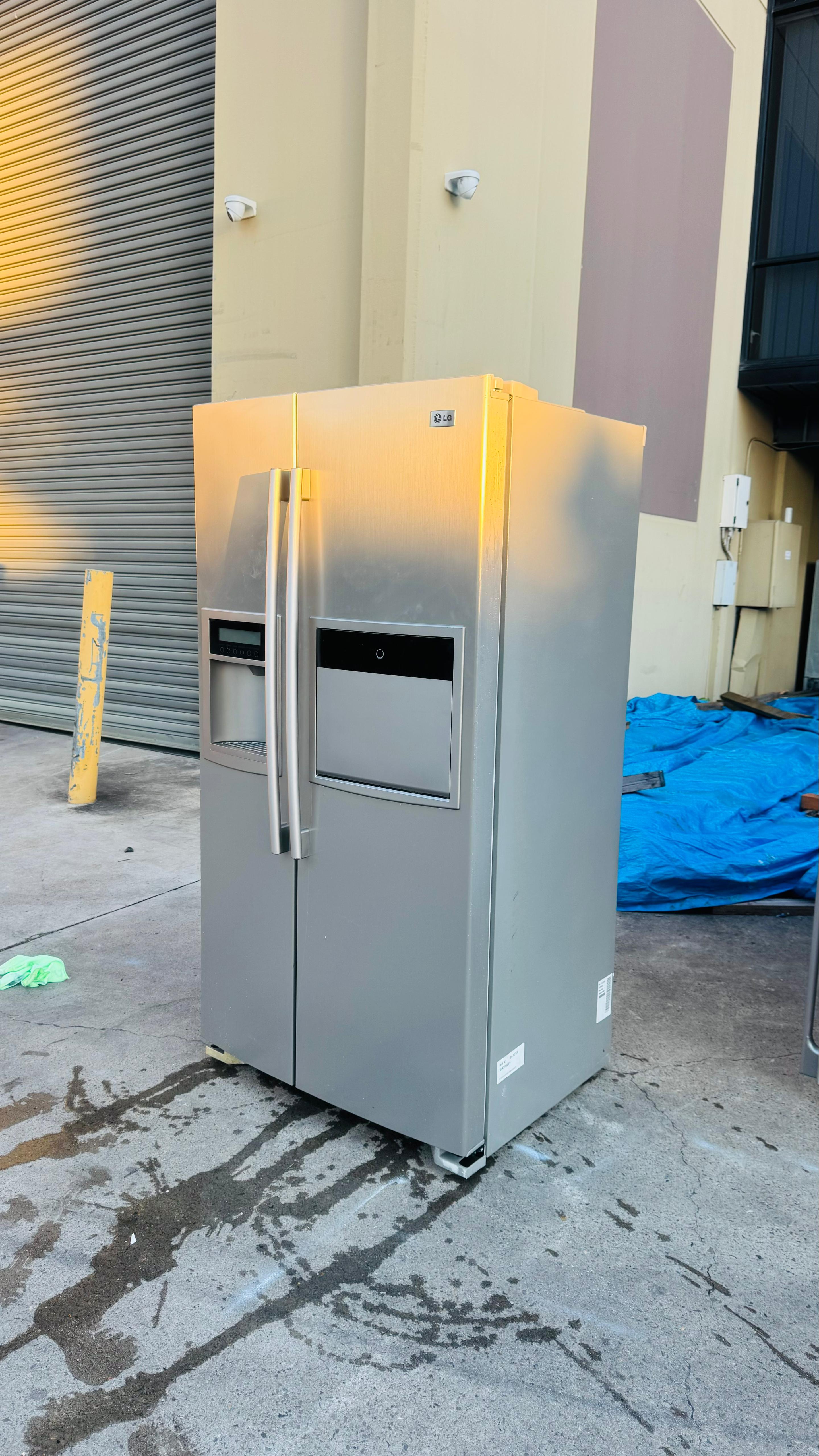 LG SIDE BY SIDE 621 LITRES FRIDGE FREEZER