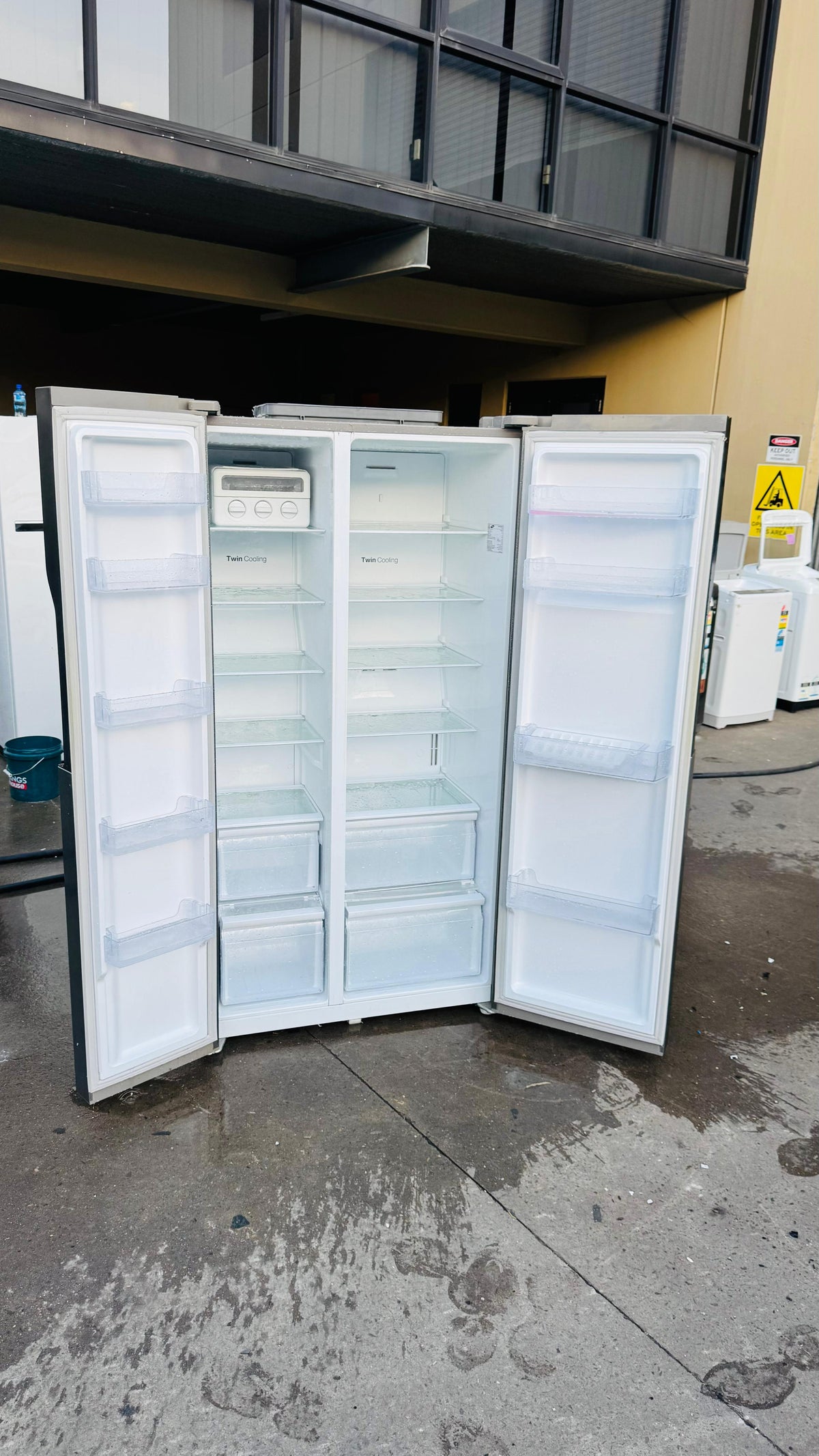 SAMSUNG 584 LITRES SIDE BY SIDE DOOR FRIDGE FREEZER