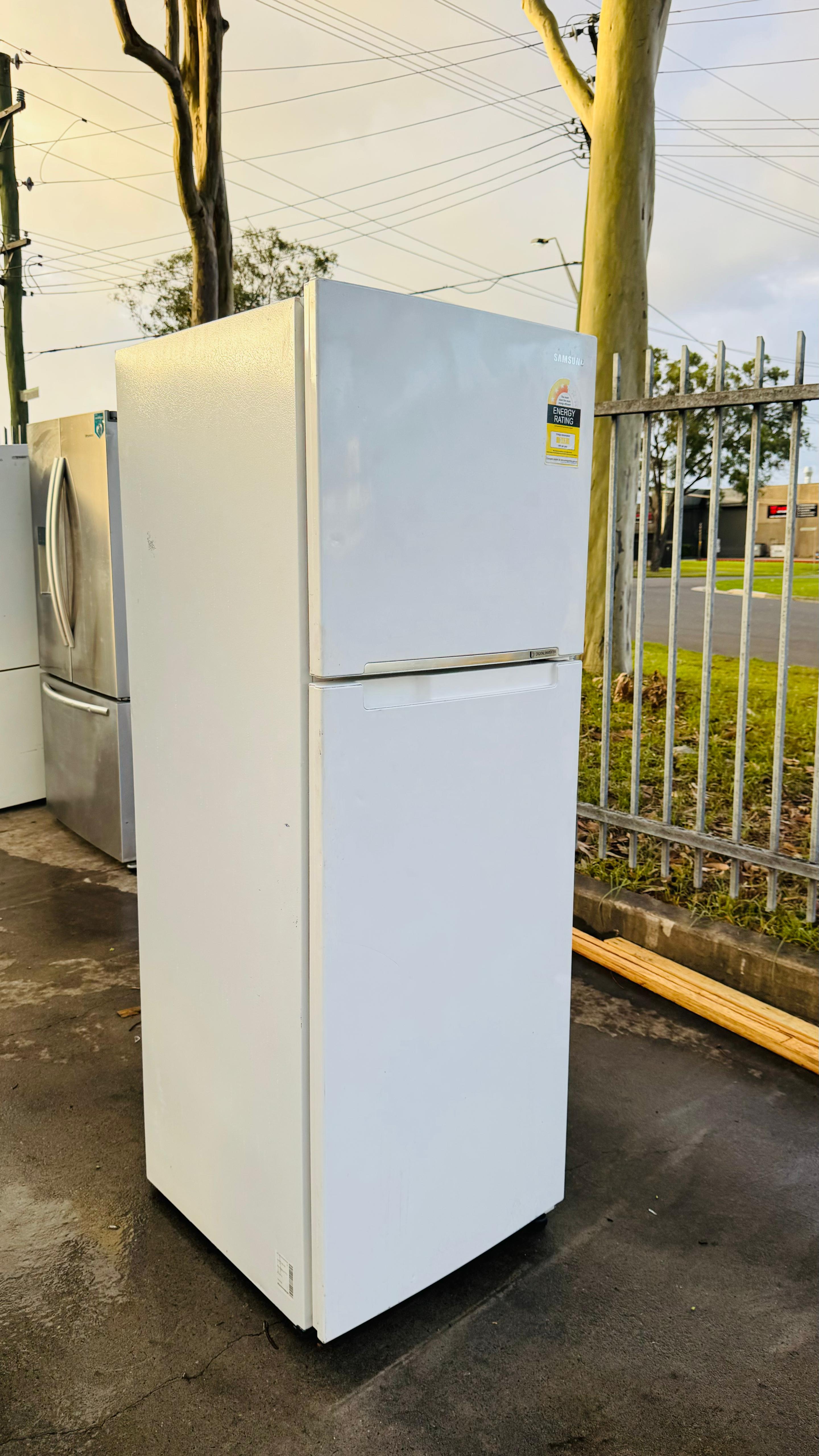 SAMSUNG 343 LITRES FRIDGE FREEZER