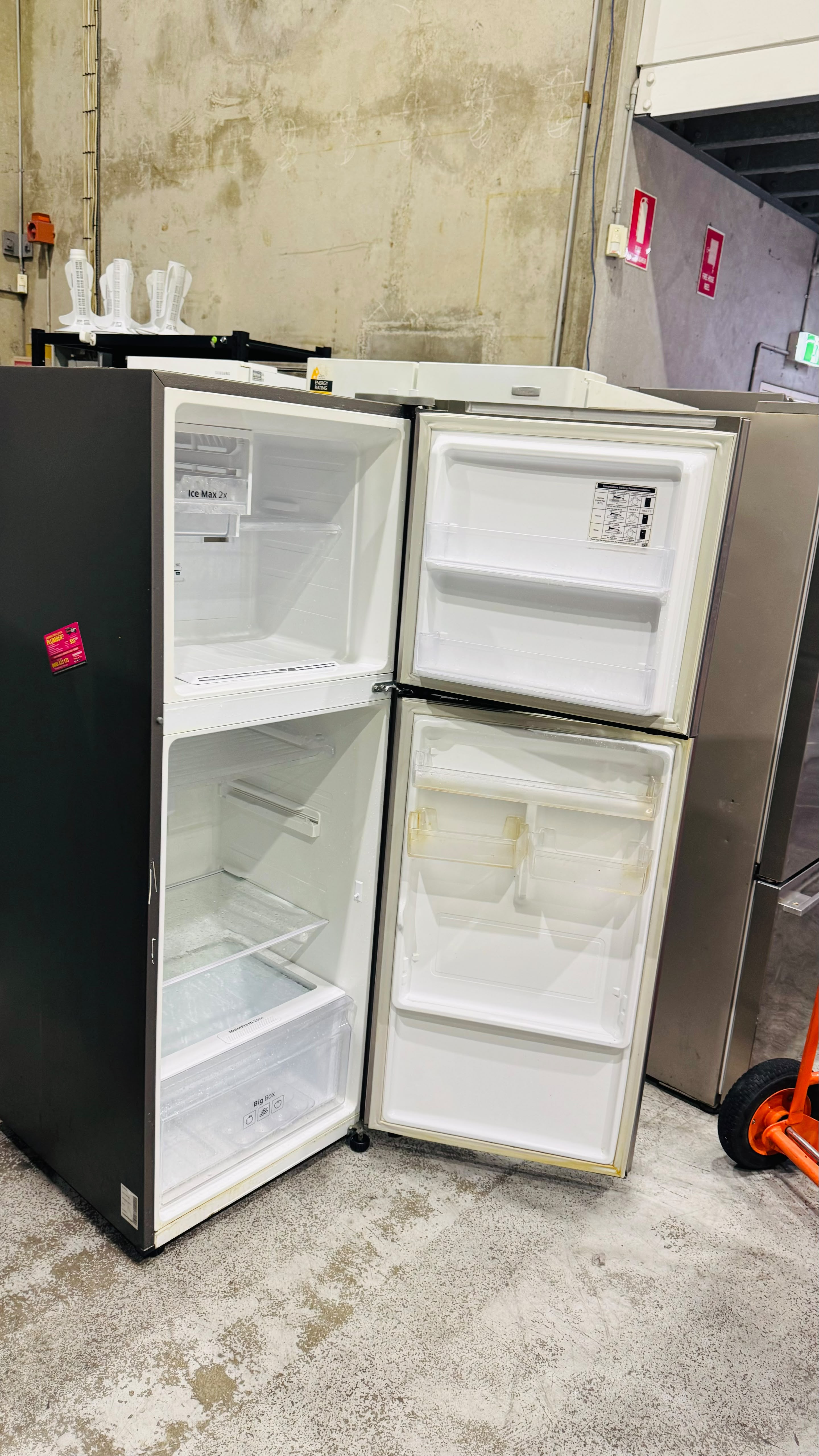SAMSUNG 320 LITRES FRIDGE FREEZER